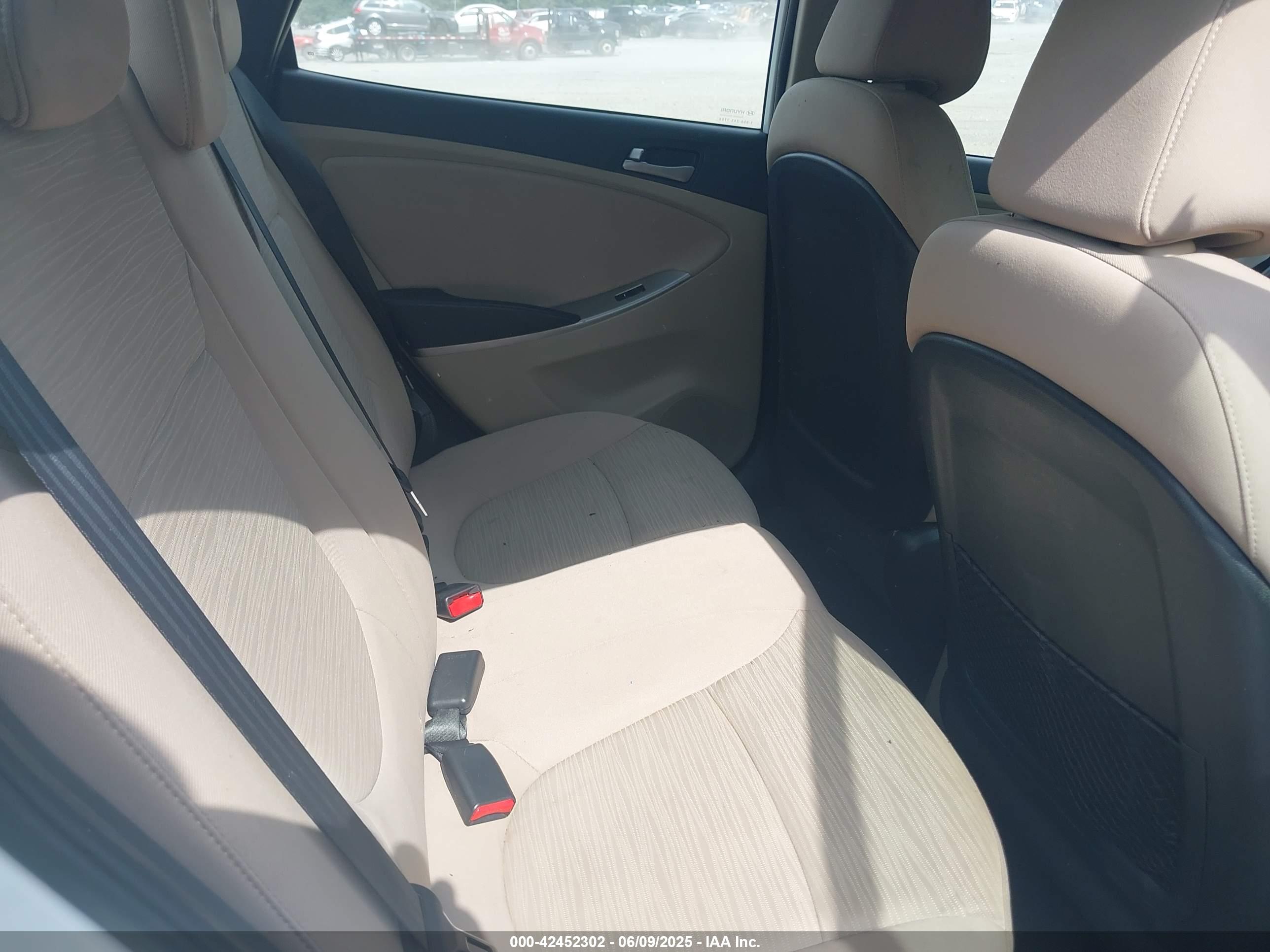HYUNDAI ACCENT image 8