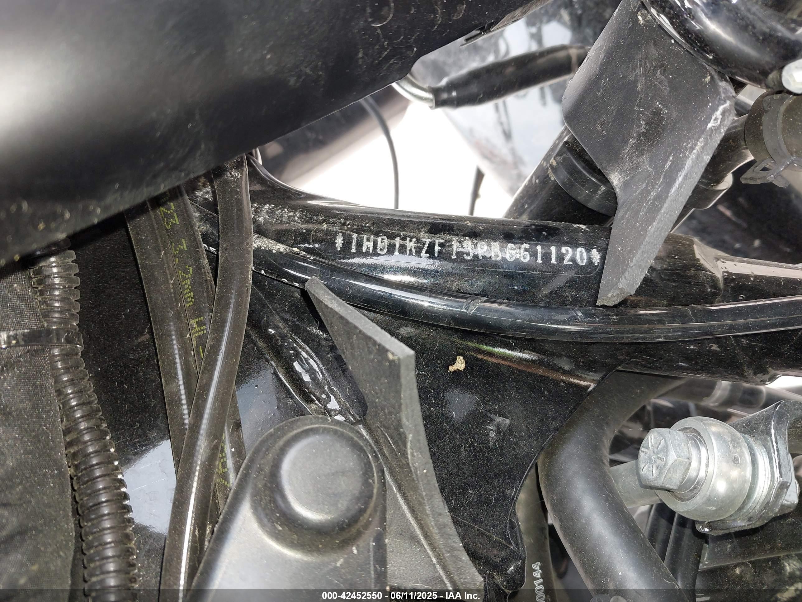 HARLEY-DAVIDSON FLTRK image 10