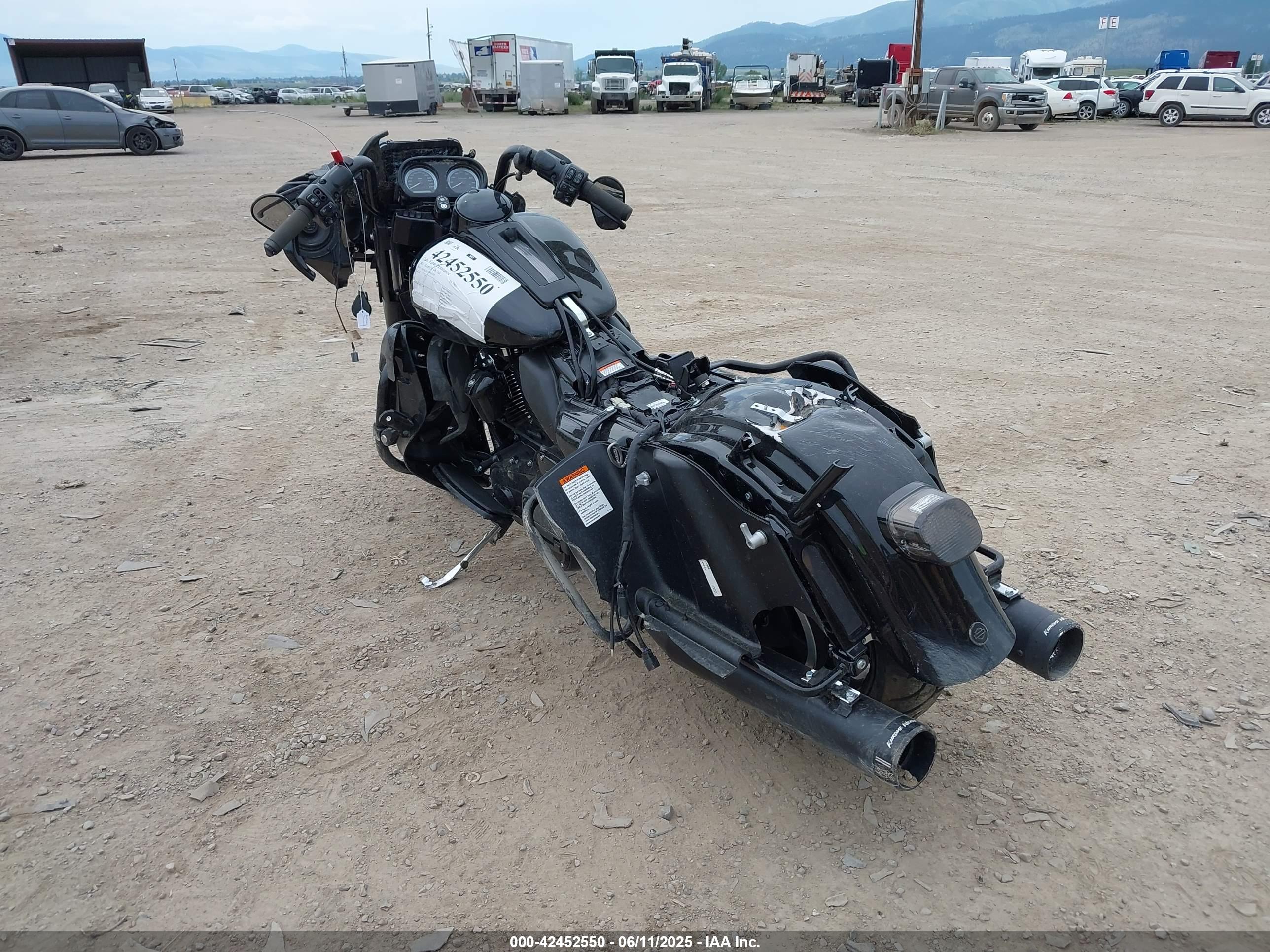 HARLEY-DAVIDSON FLTRK image 3