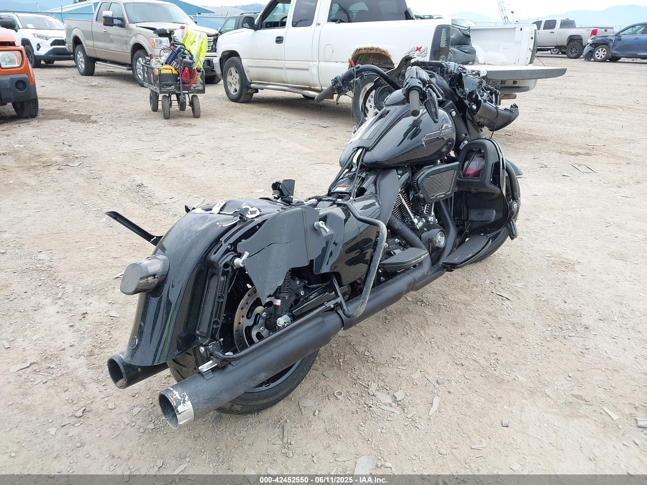 HARLEY-DAVIDSON FLTRK image 4