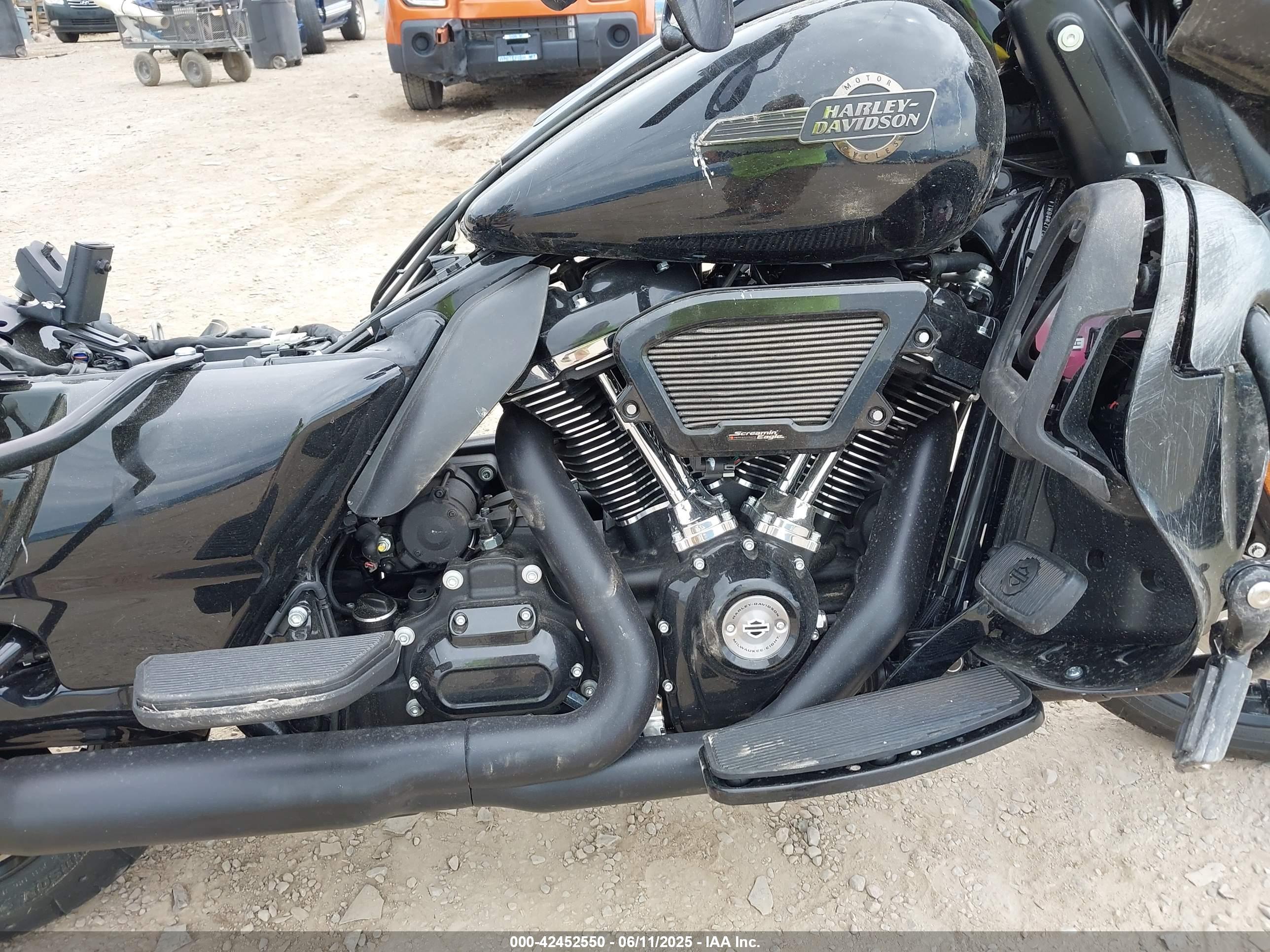 HARLEY-DAVIDSON FLTRK image 8
