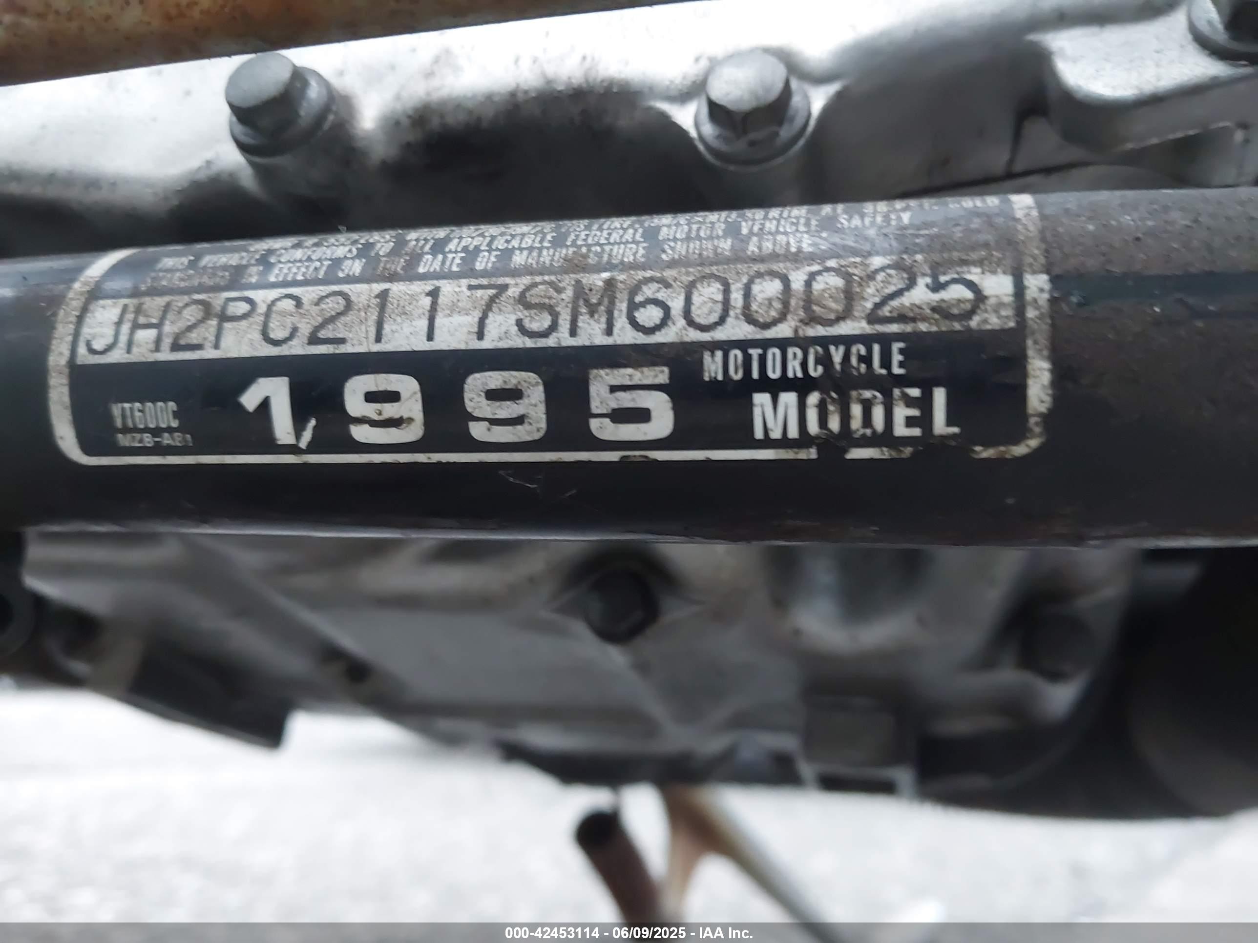 HONDA VT600 image 10