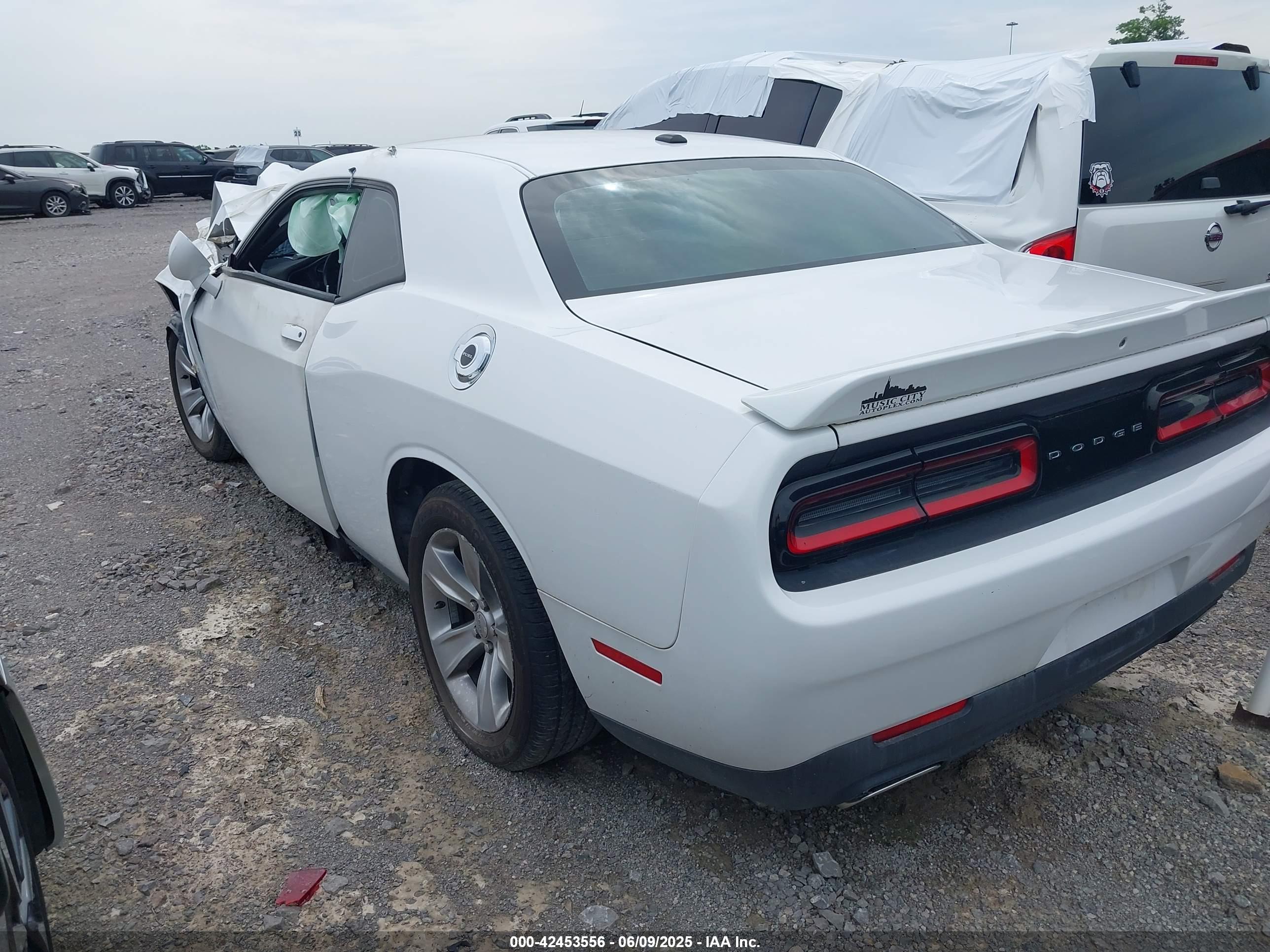 DODGE CHALLENGER image 3