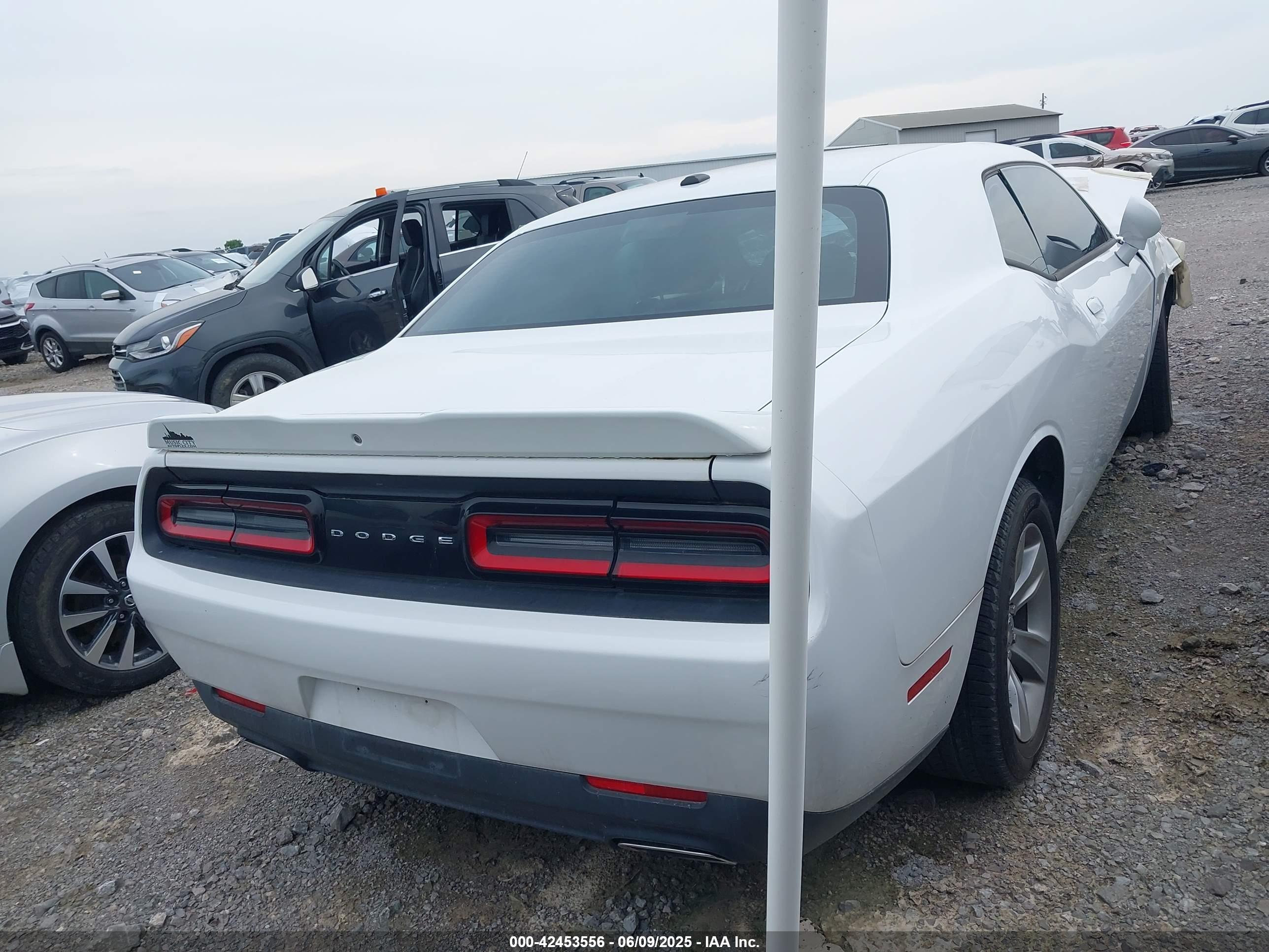 DODGE CHALLENGER image 4