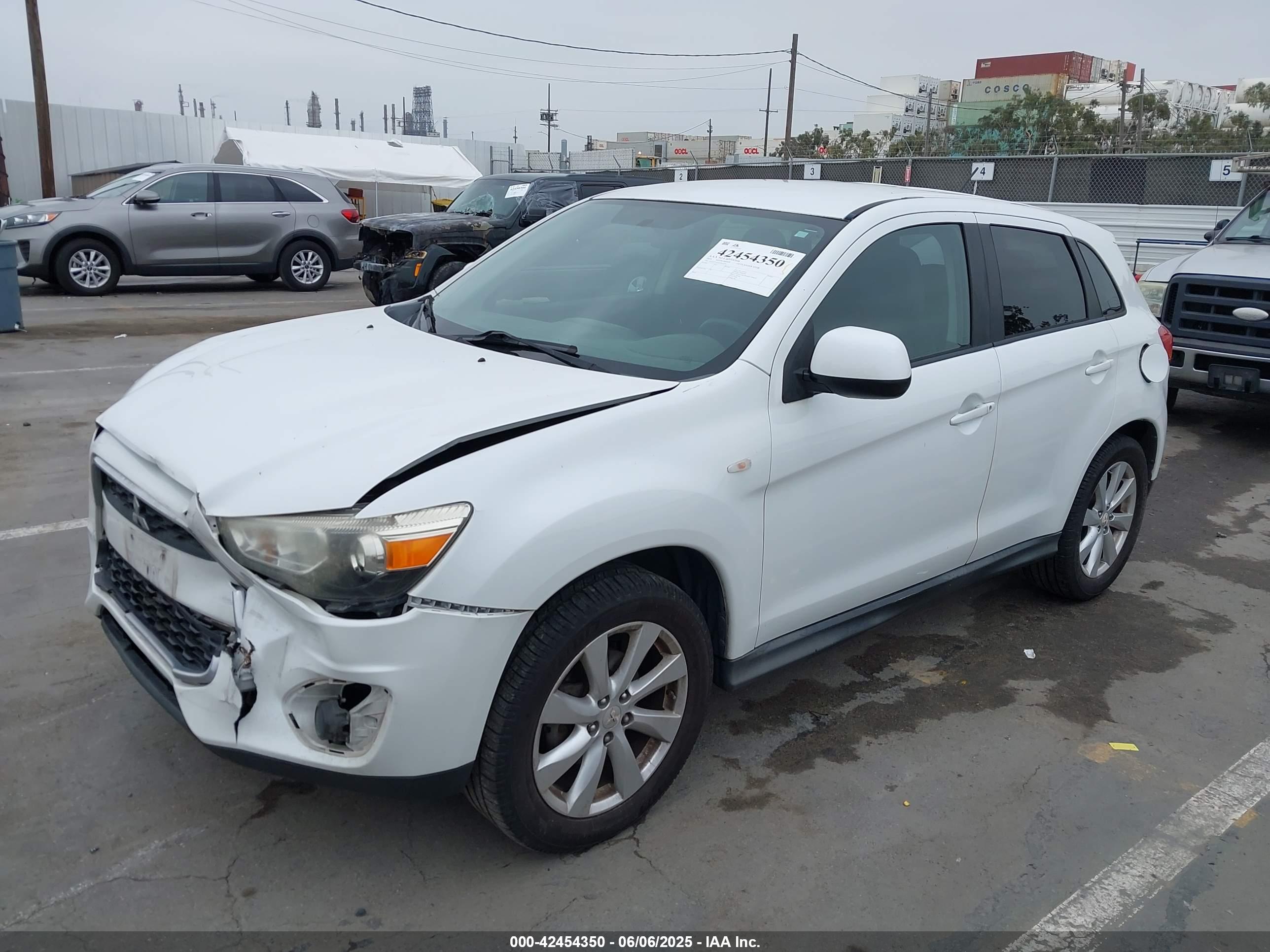 MITSUBISHI OUTLANDER image 2
