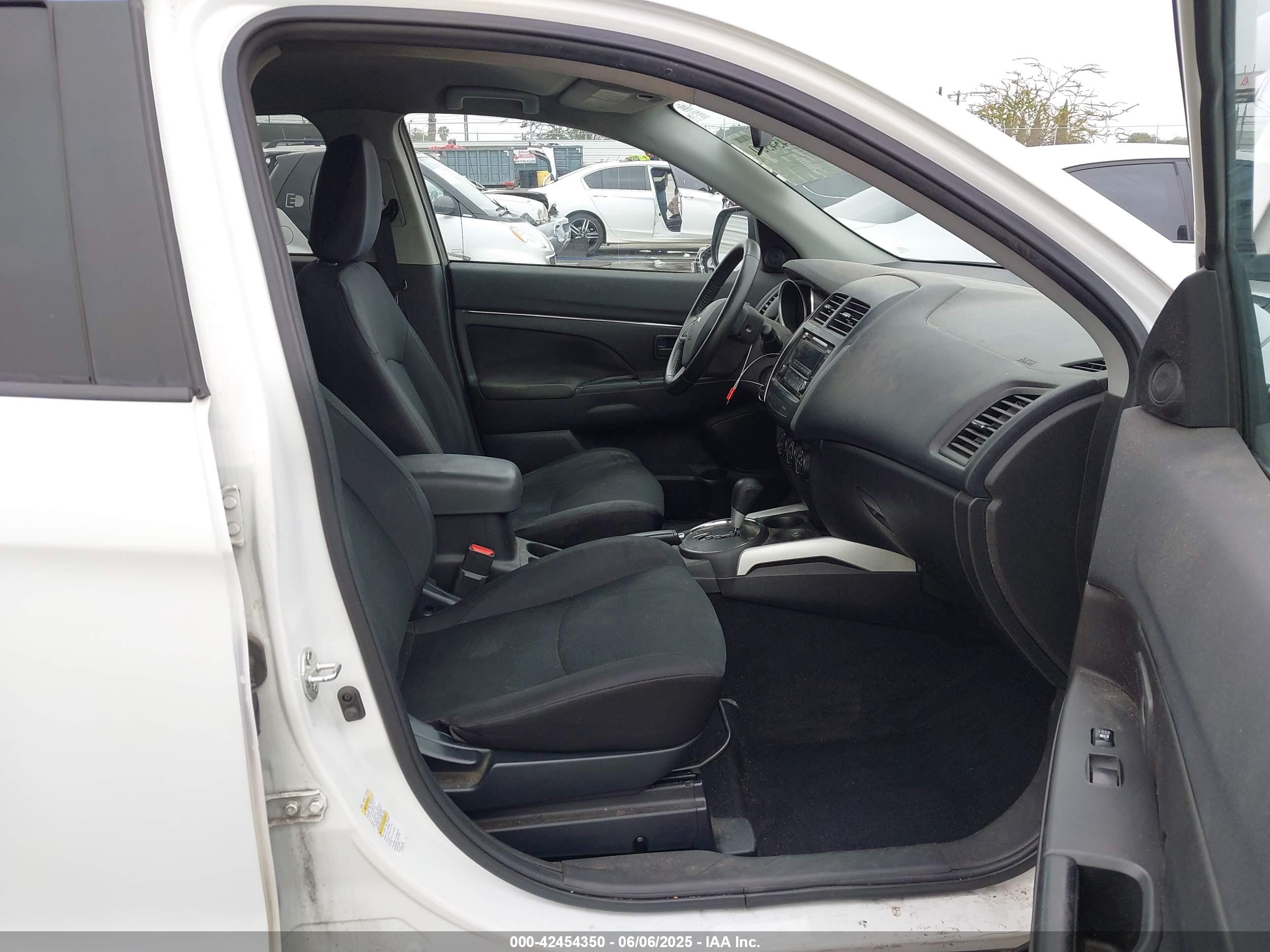 MITSUBISHI OUTLANDER image 5