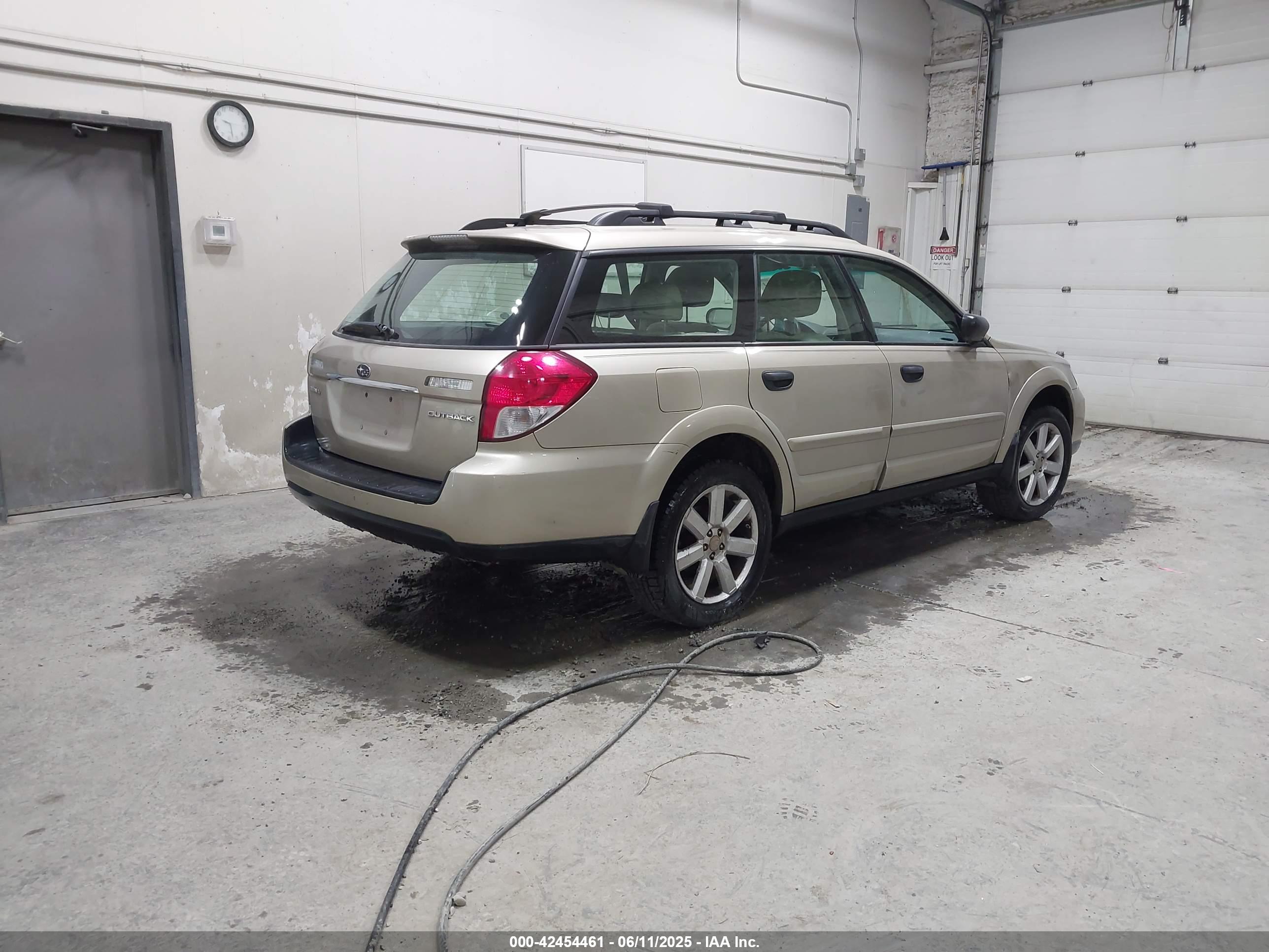 SUBARU OUTBACK image 4