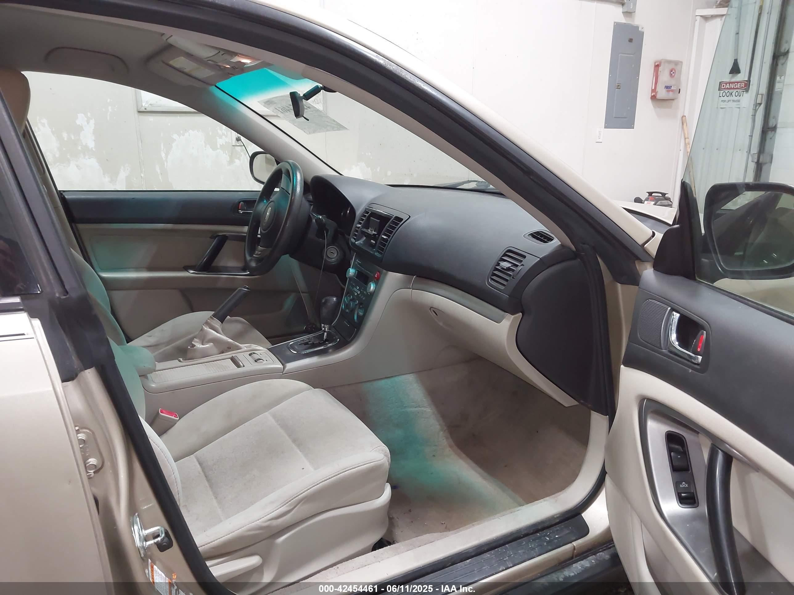 SUBARU OUTBACK image 5
