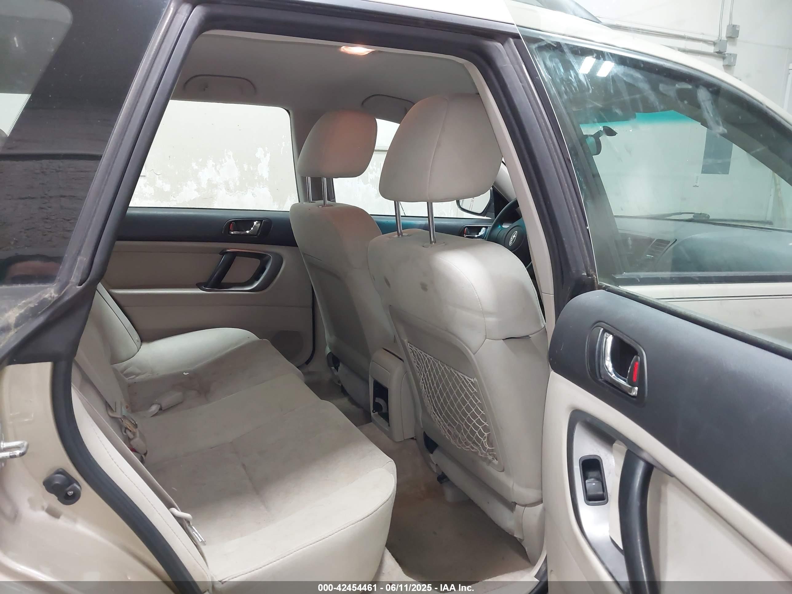 SUBARU OUTBACK image 8