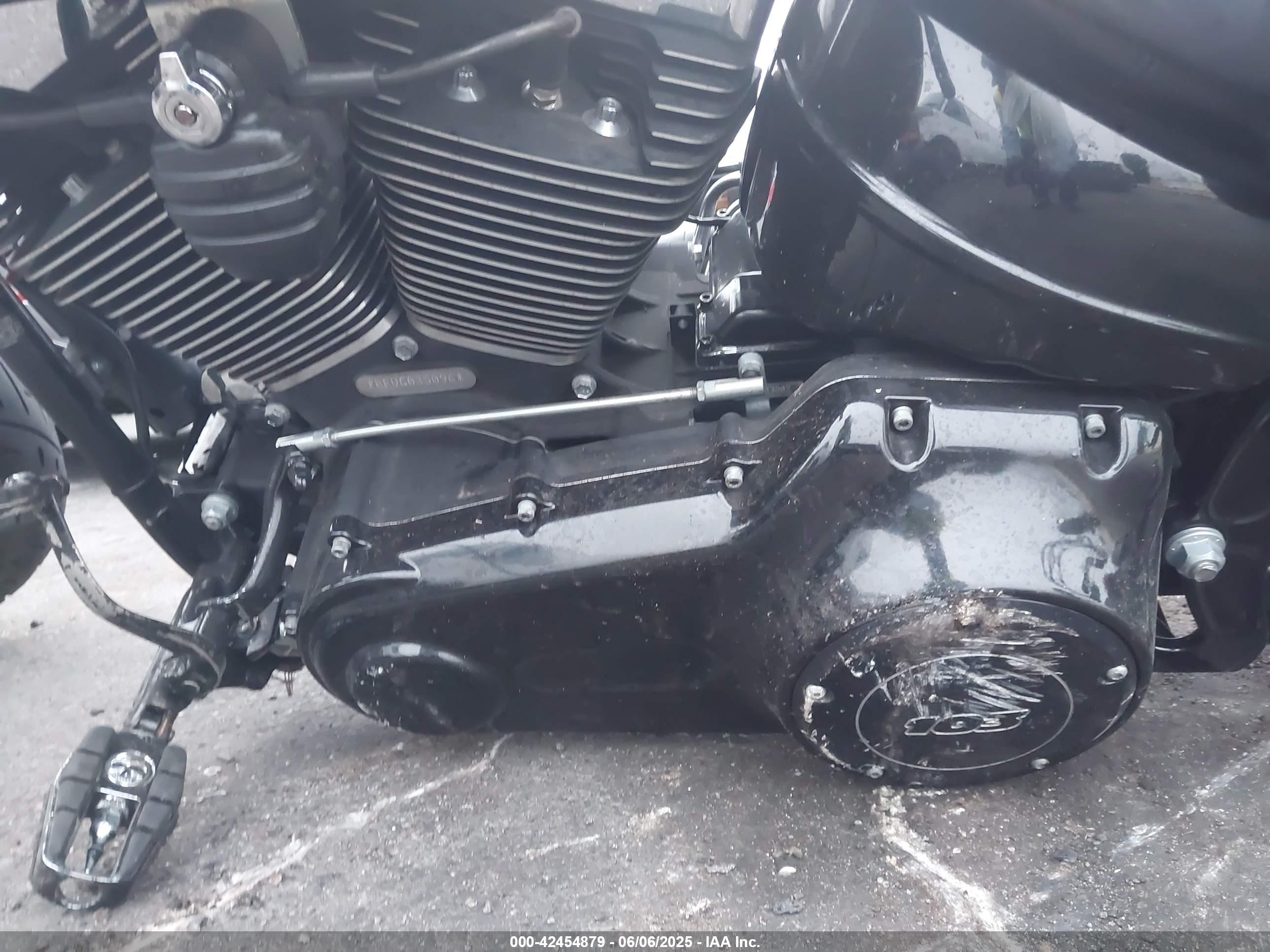 HARLEY-DAVIDSON FXSB image 9