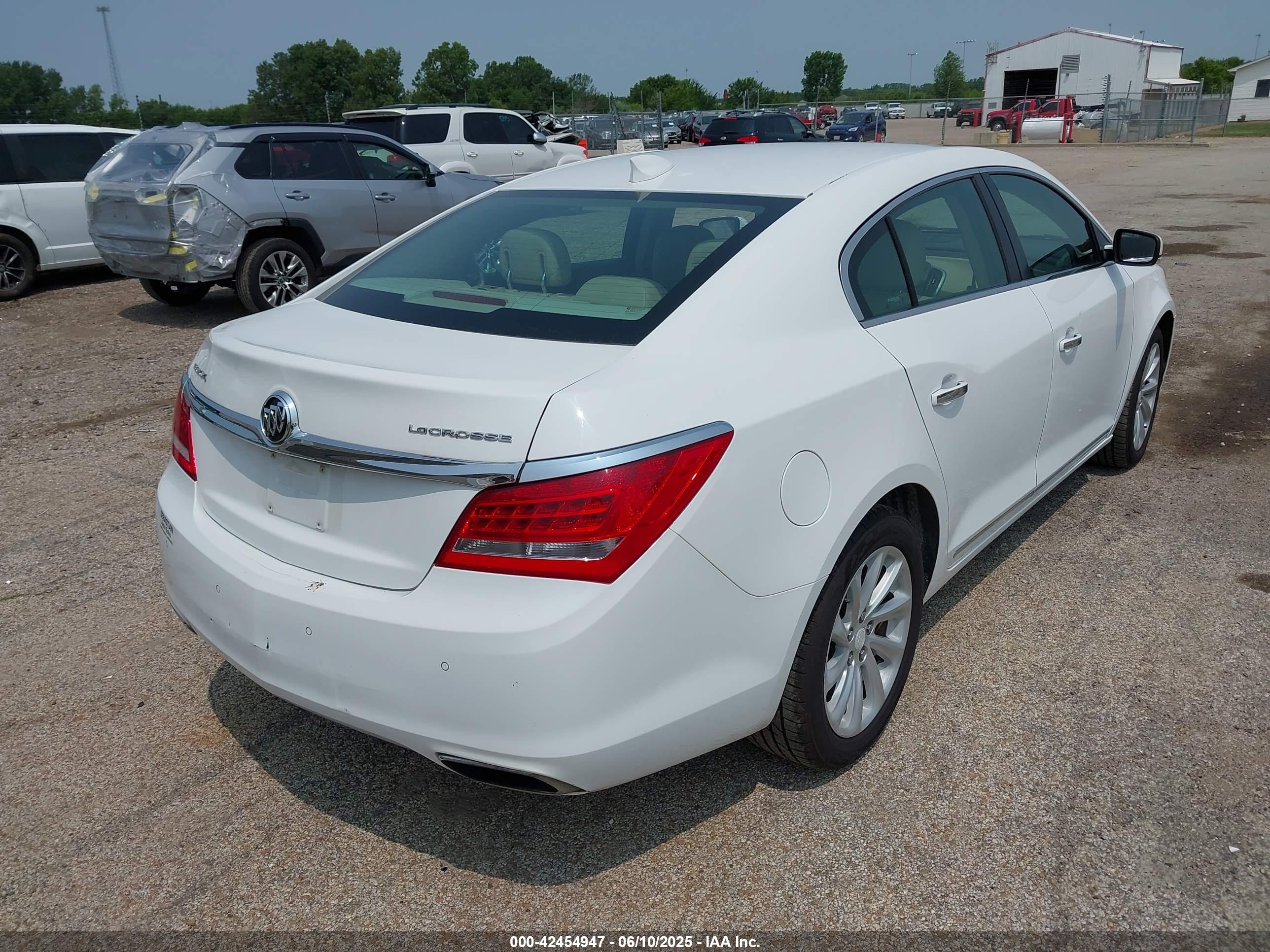 BUICK LACROSSE image 4
