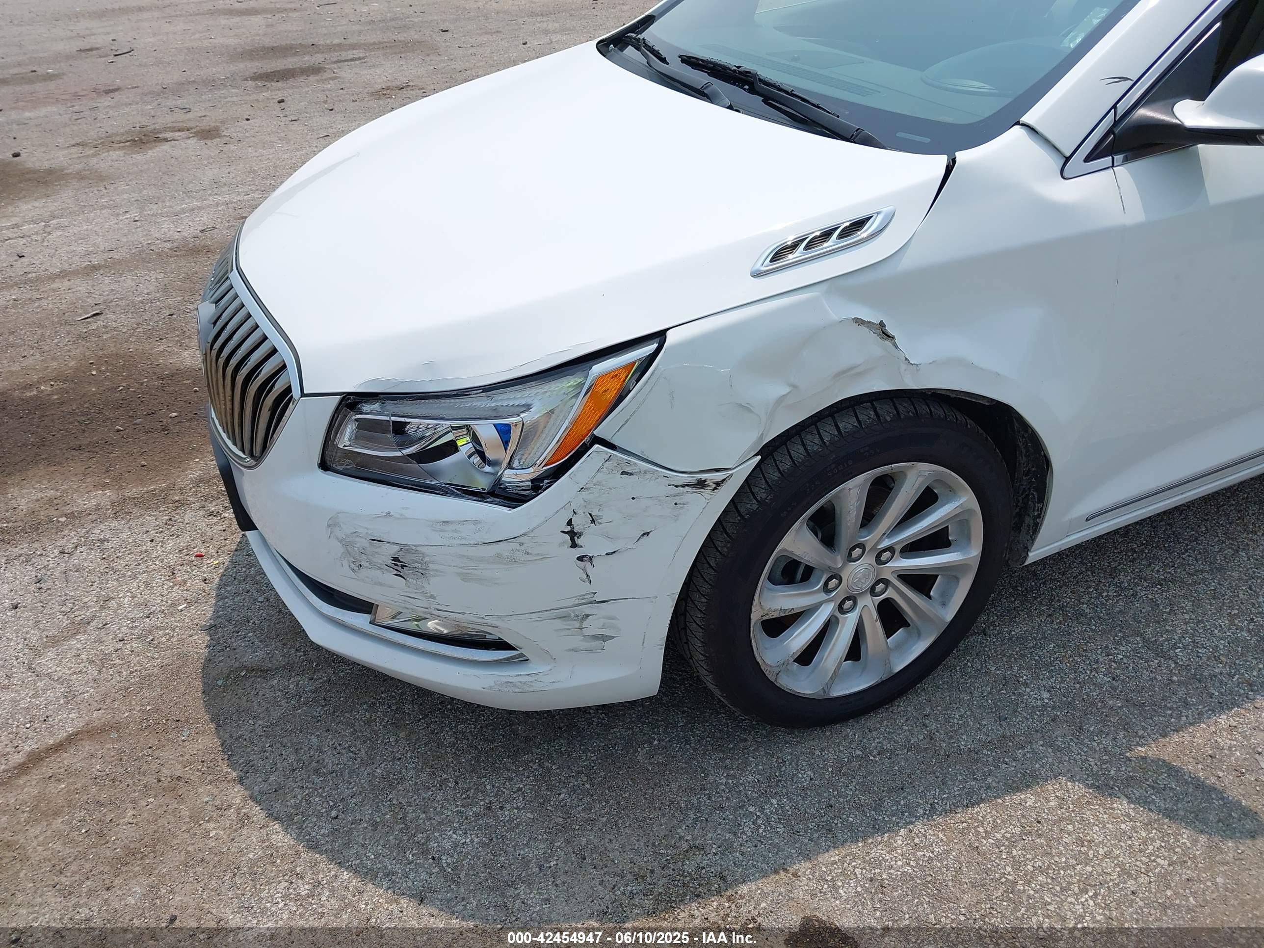 BUICK LACROSSE image 6