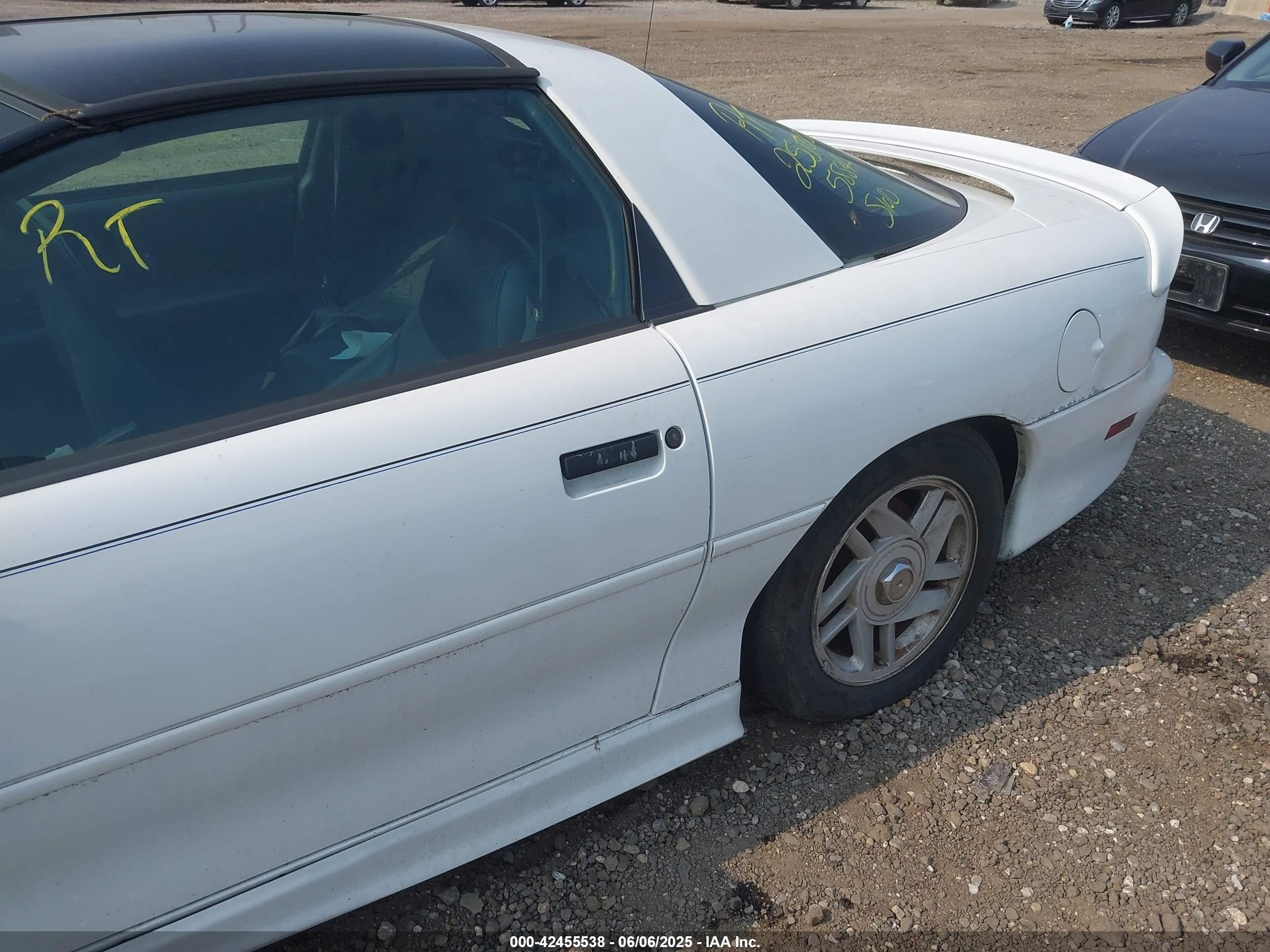CHEVROLET CAMARO image 6