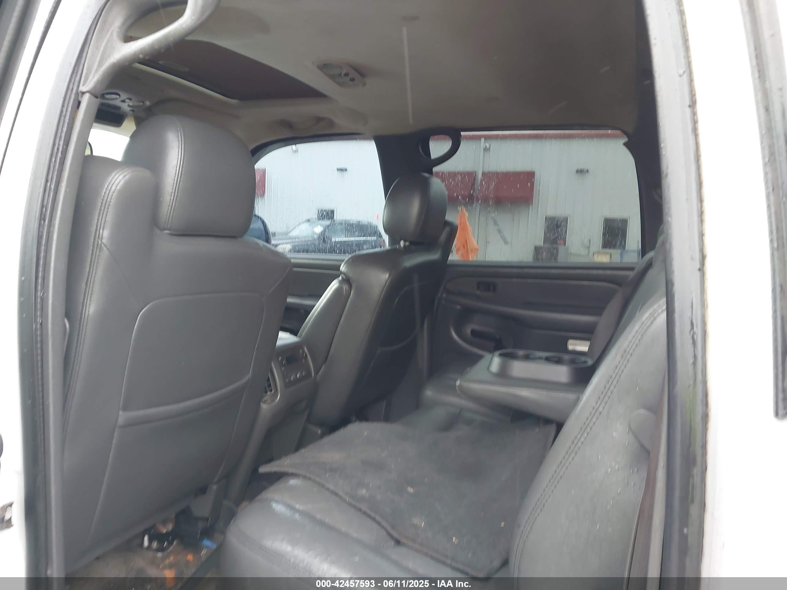 CHEVROLET AVALANCHE image 8