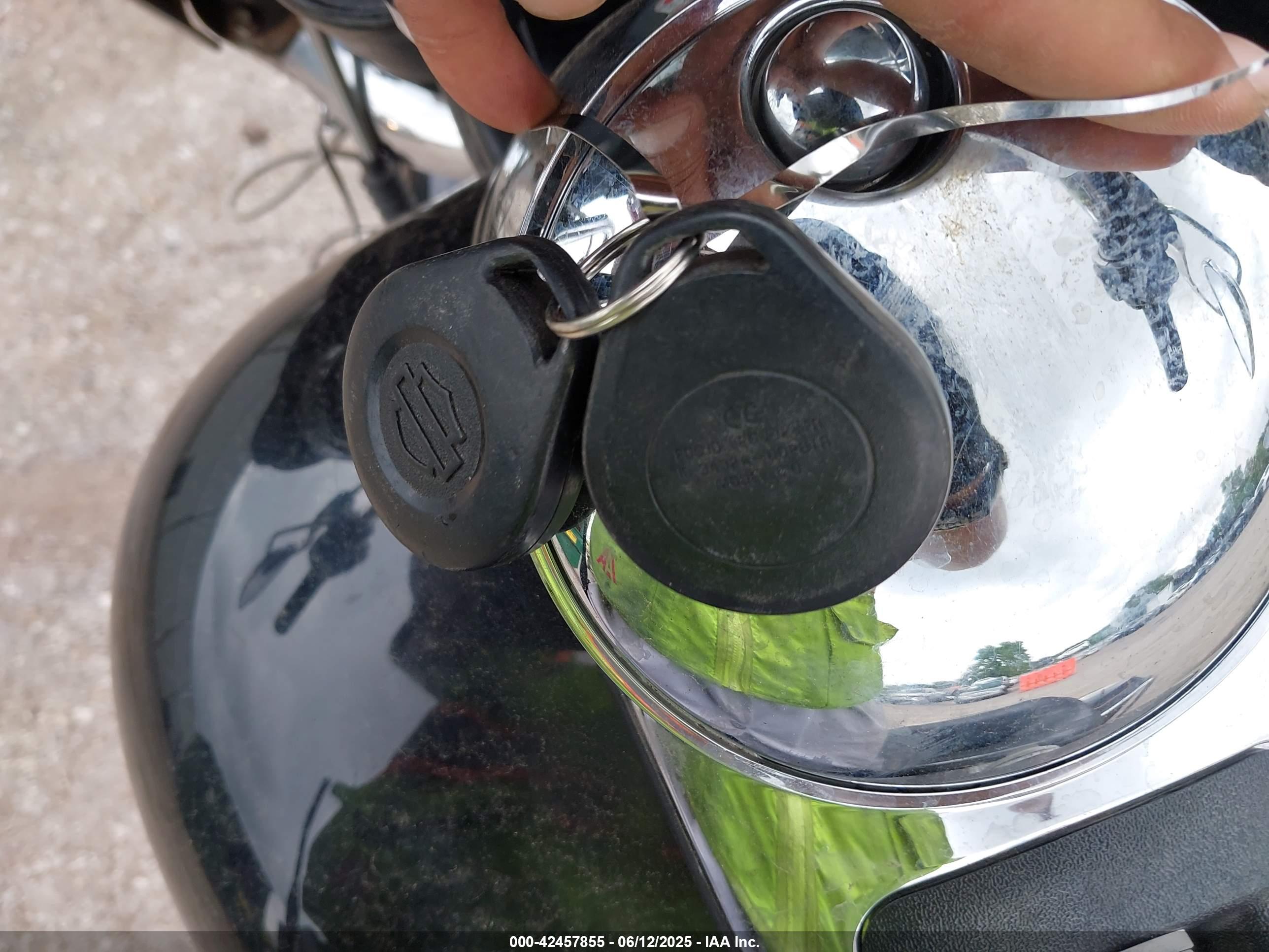HARLEY-DAVIDSON FLHTCU image 11
