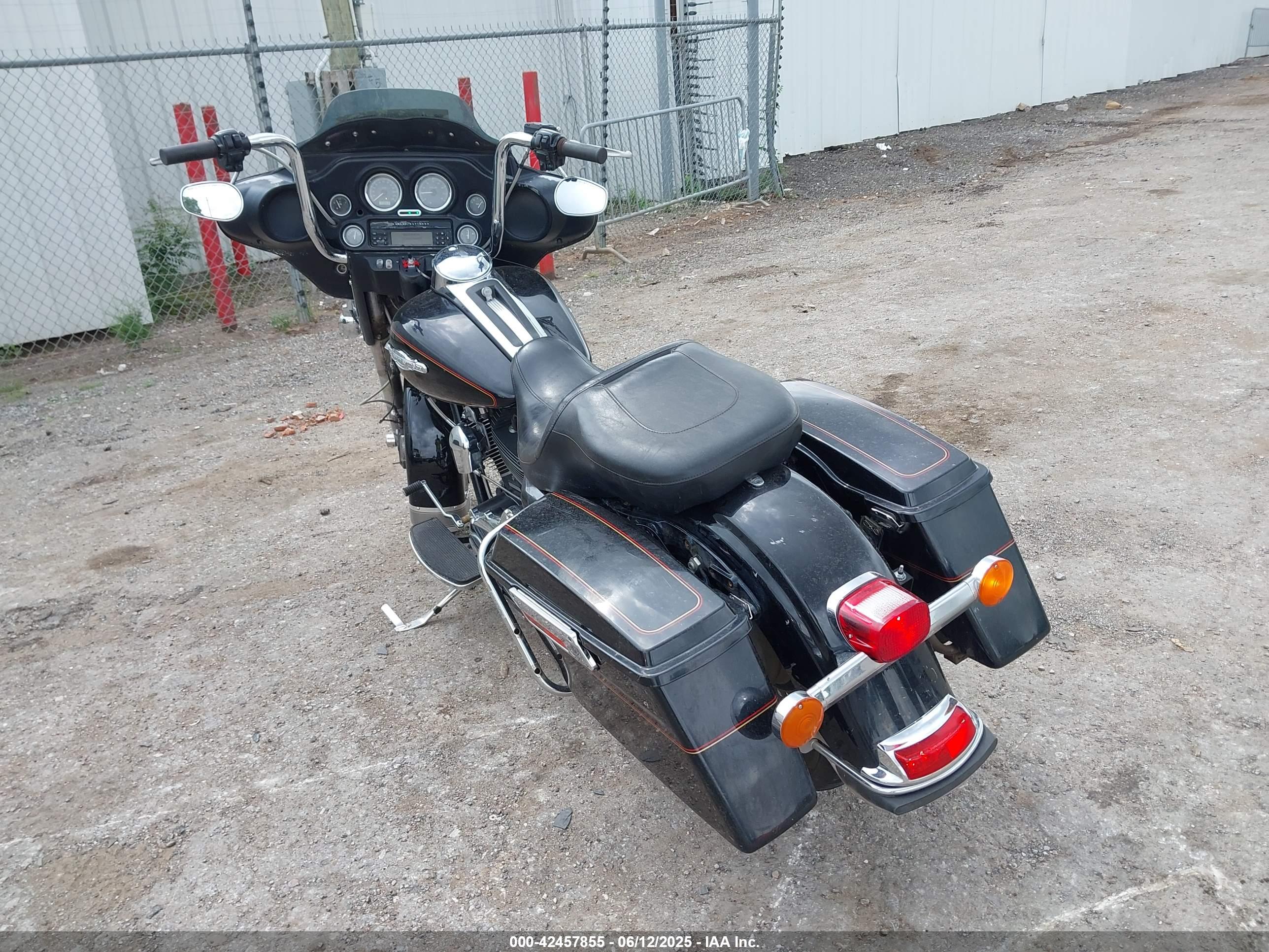 HARLEY-DAVIDSON FLHTCU image 3