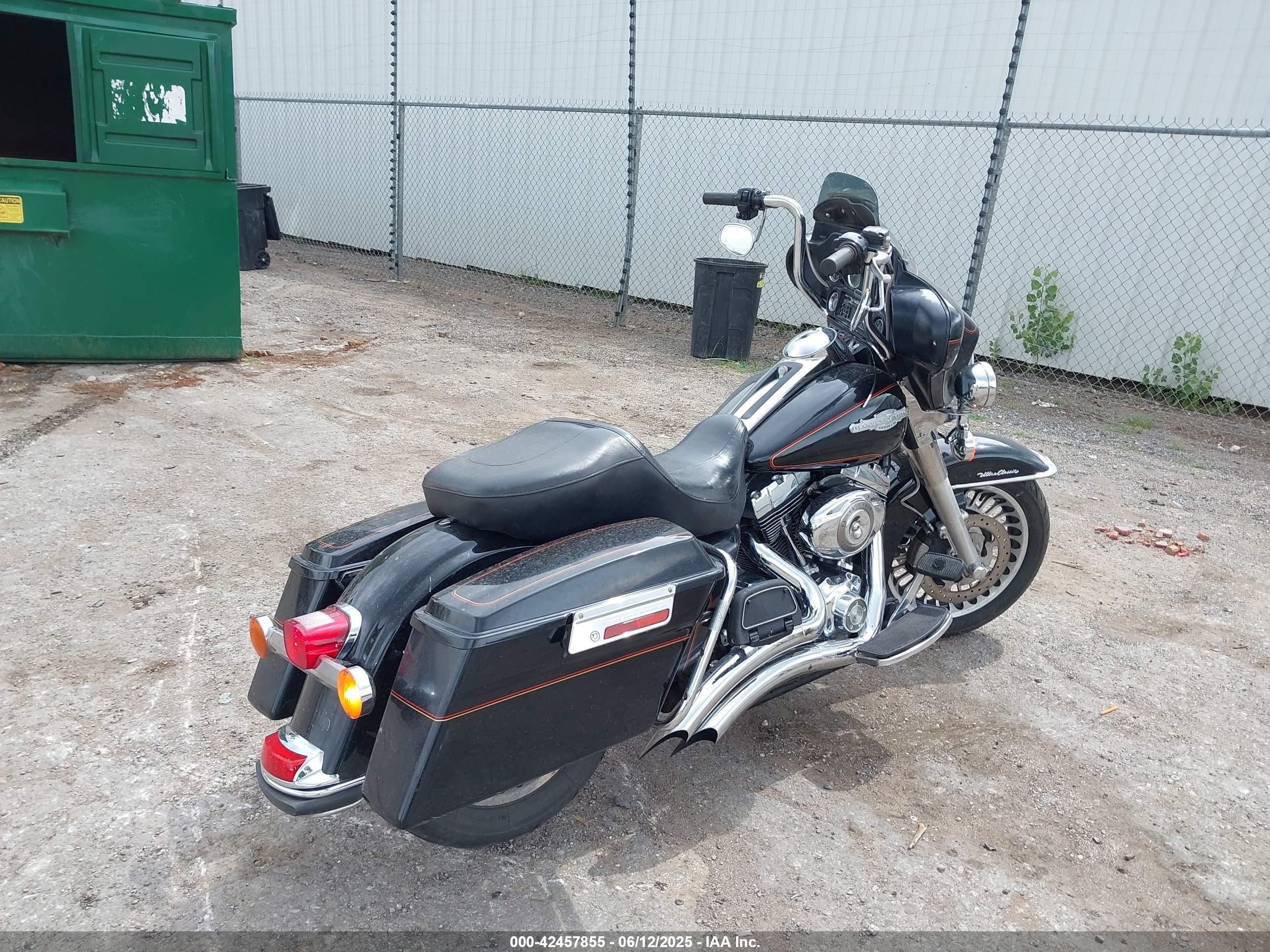 HARLEY-DAVIDSON FLHTCU image 4