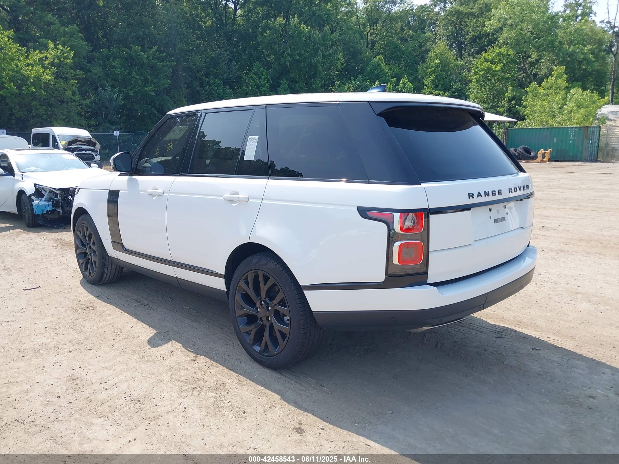 LAND ROVER image 3