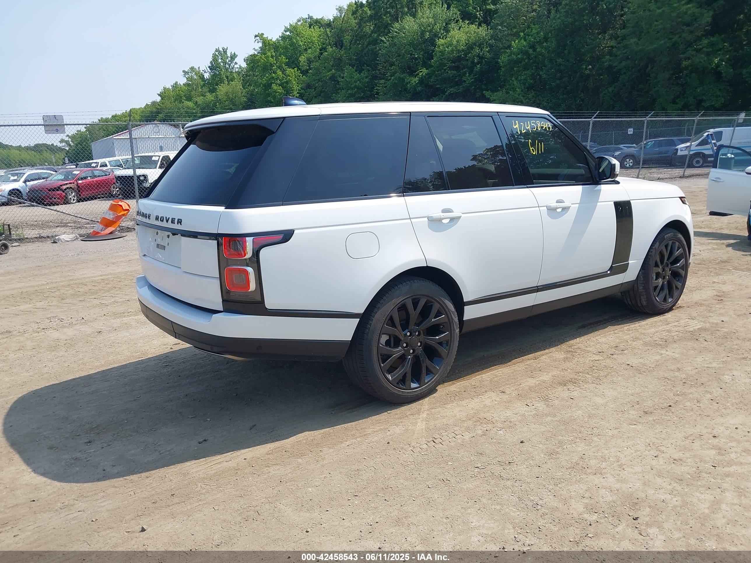 LAND ROVER image 4