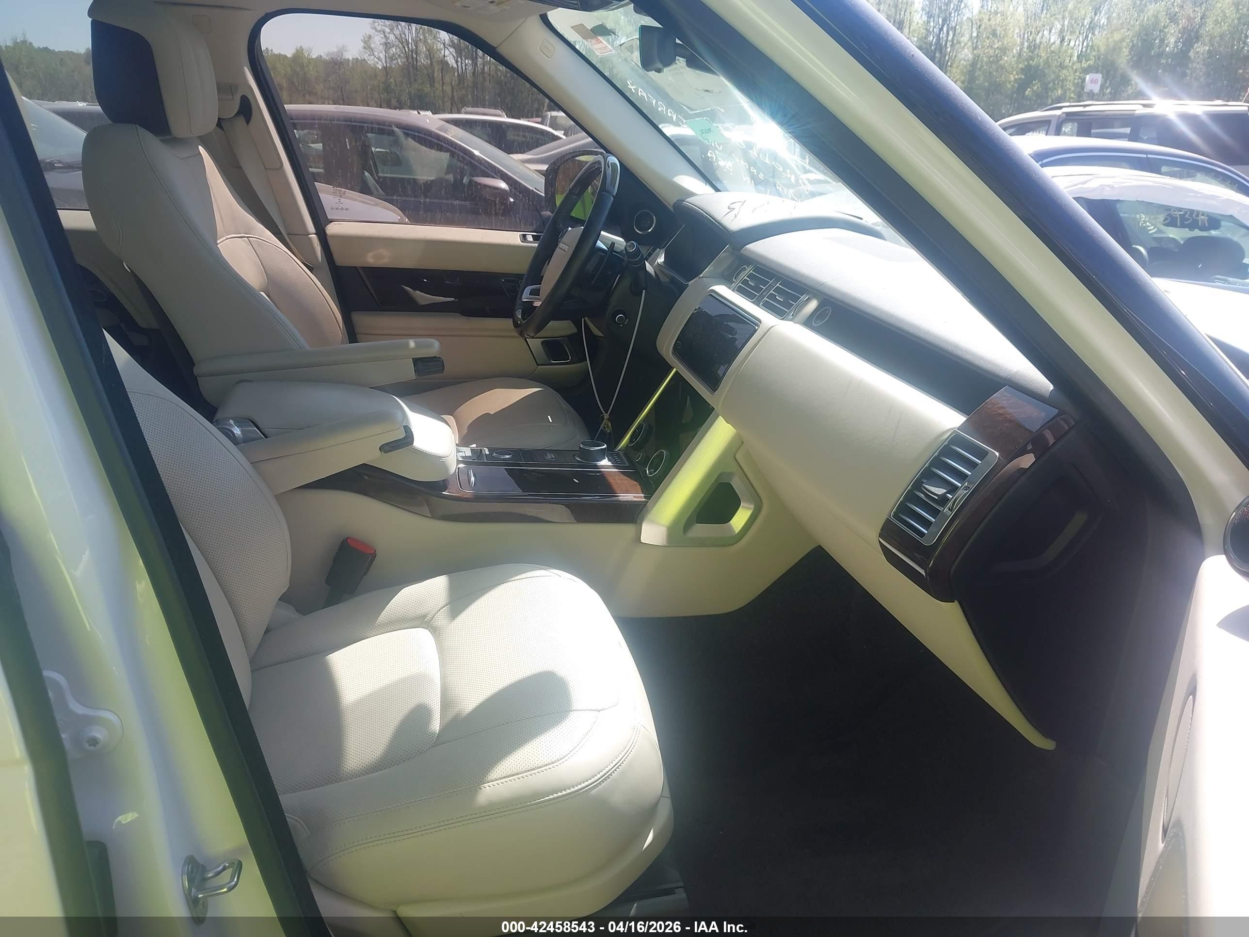 LAND ROVER image 5