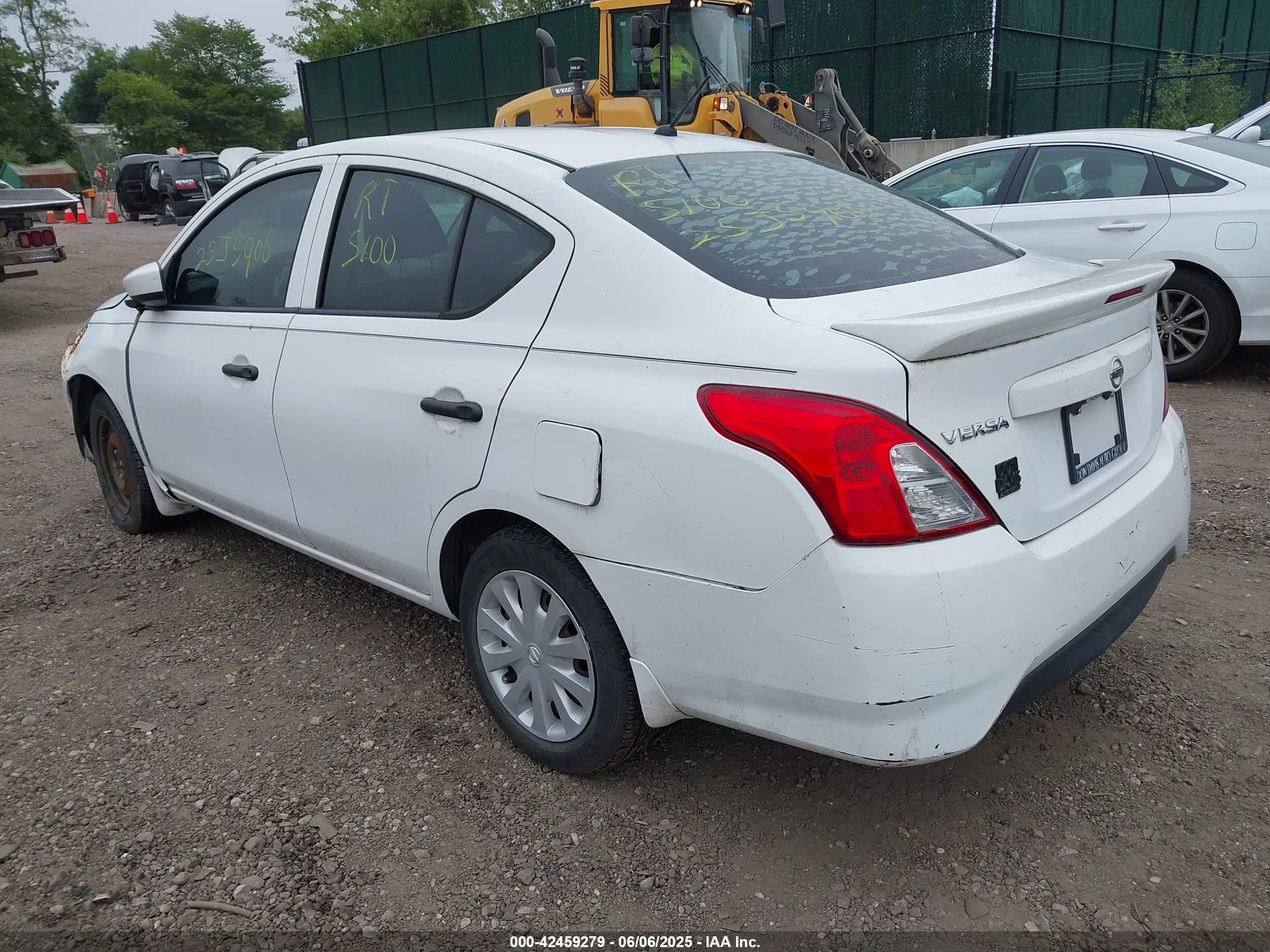 NISSAN VERSA image 3