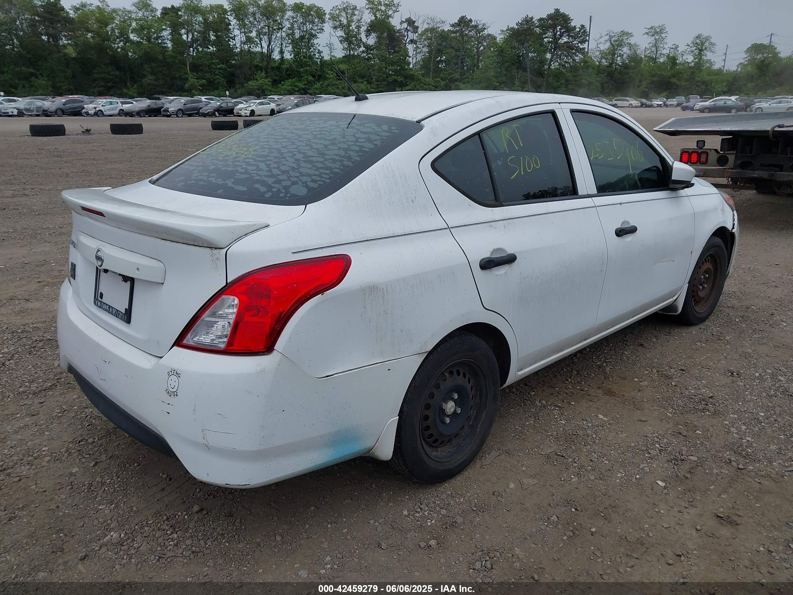NISSAN VERSA image 4