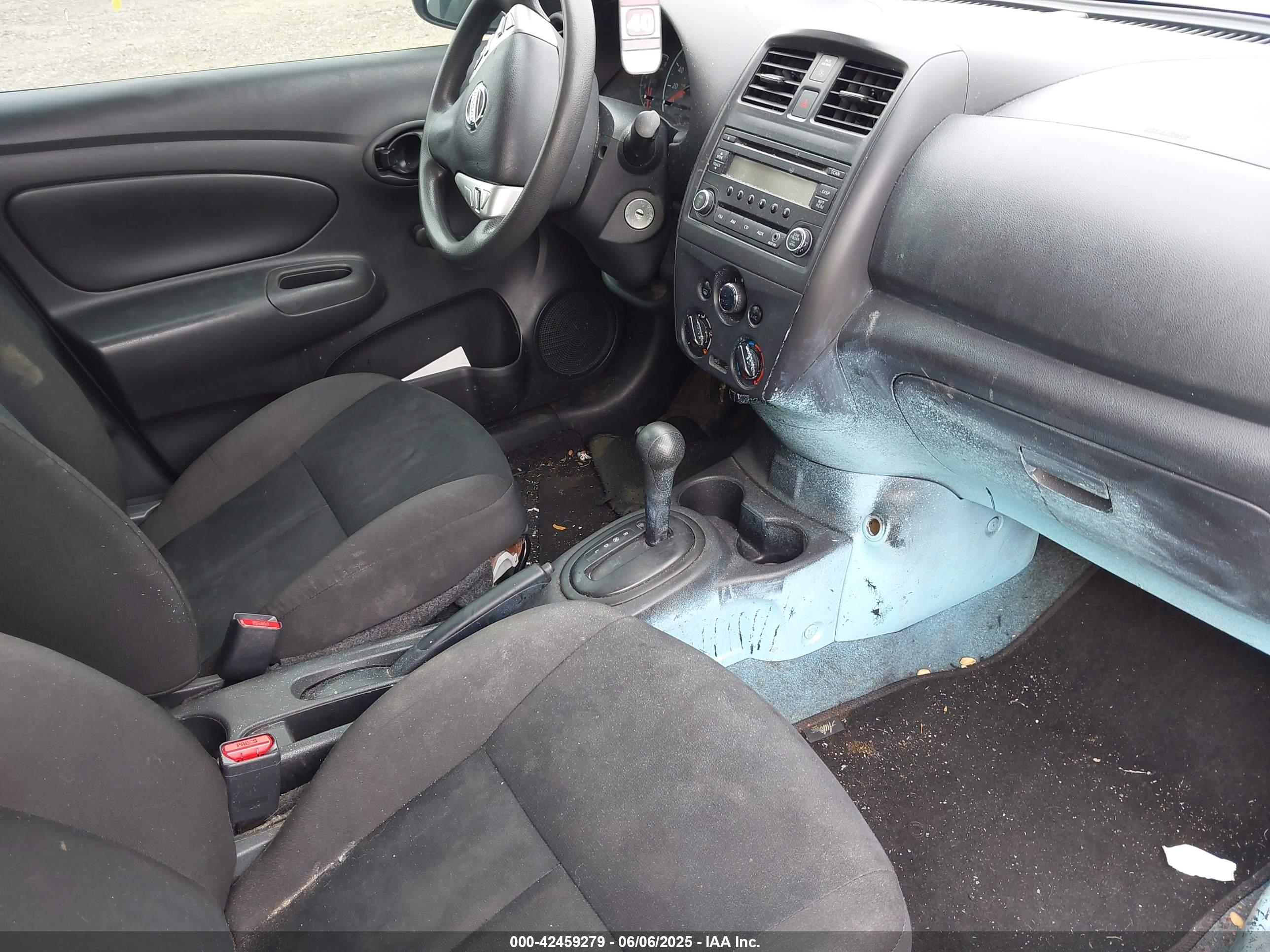 NISSAN VERSA image 5