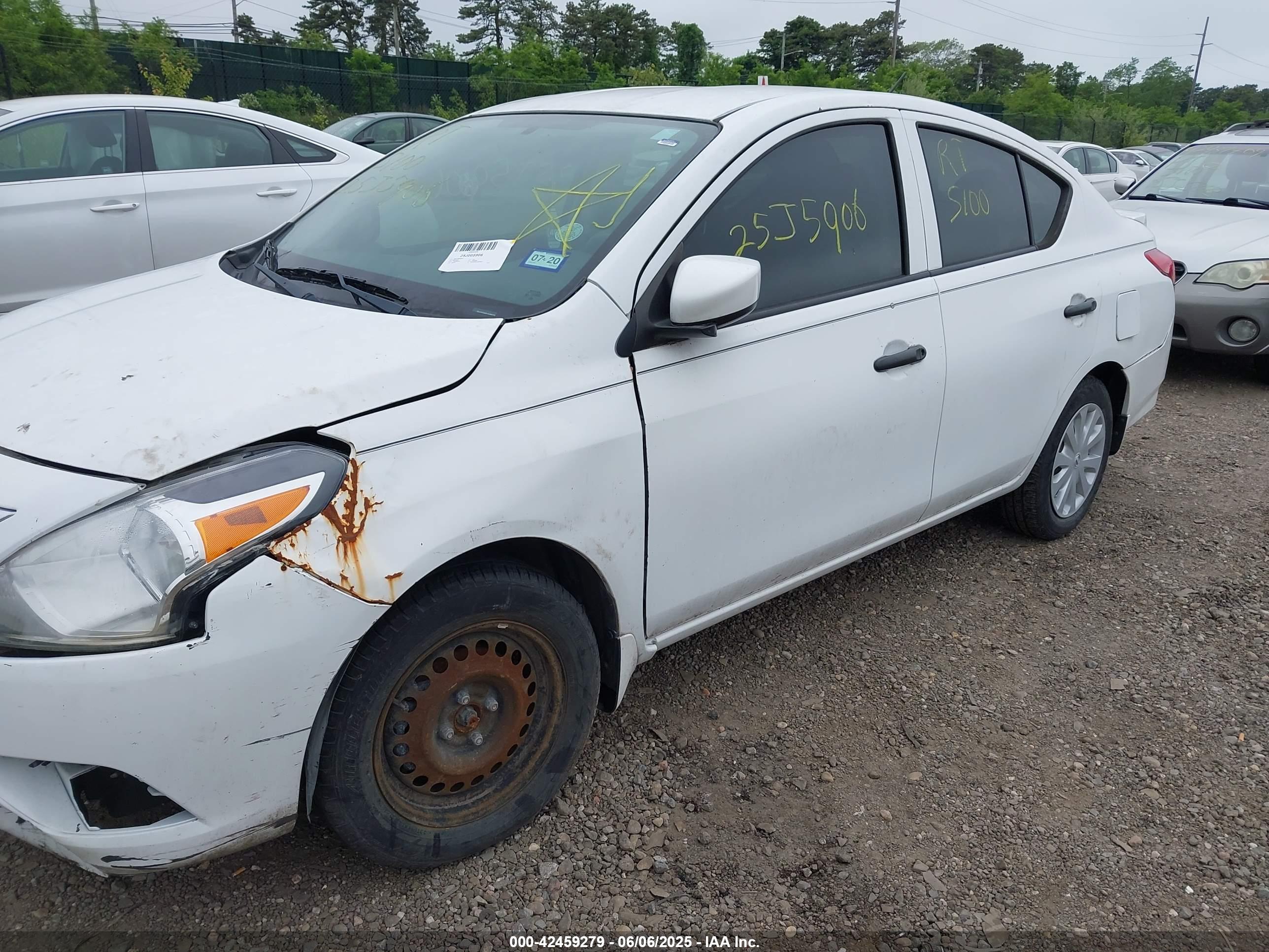 NISSAN VERSA image 6