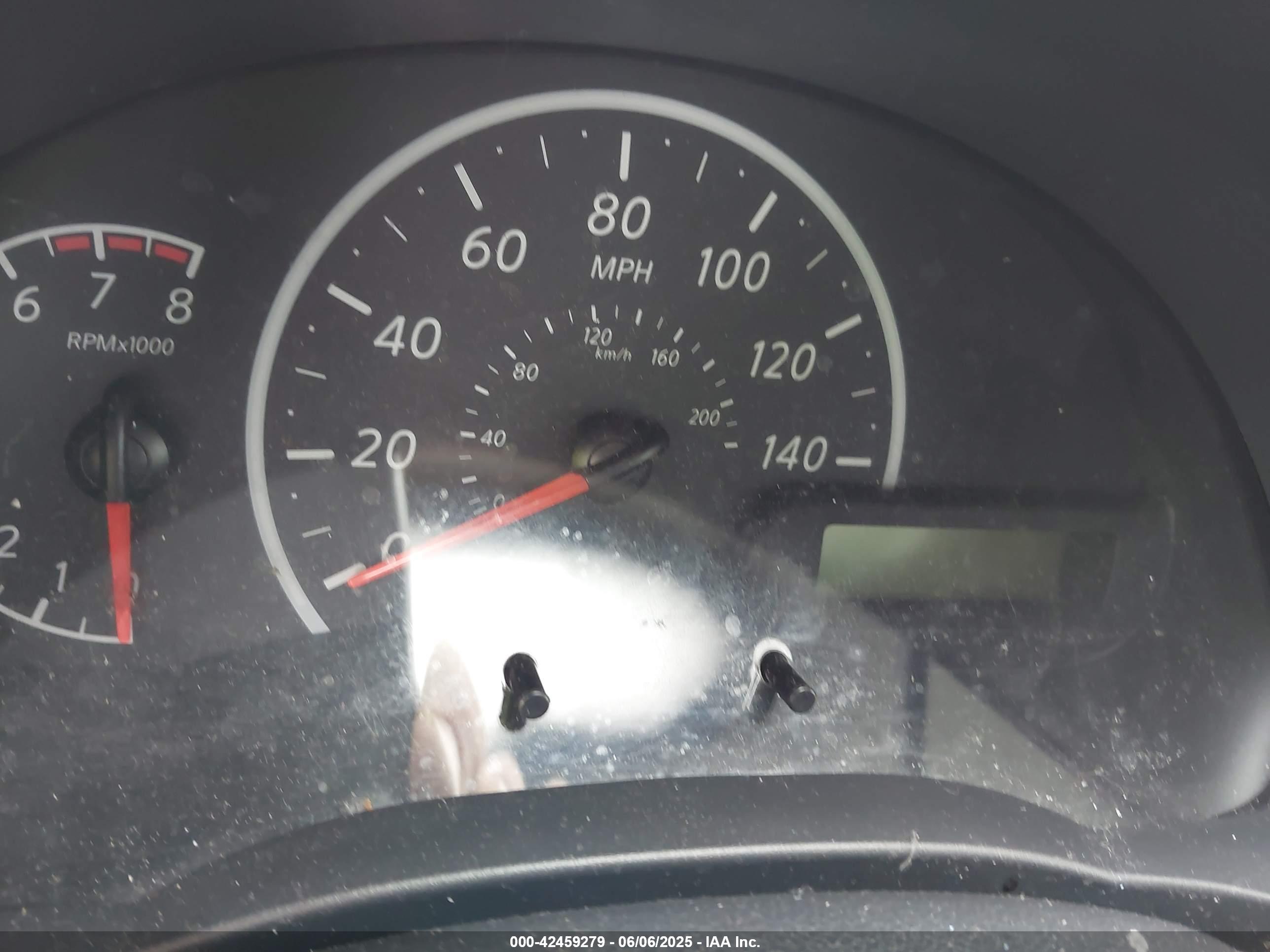 NISSAN VERSA image 7