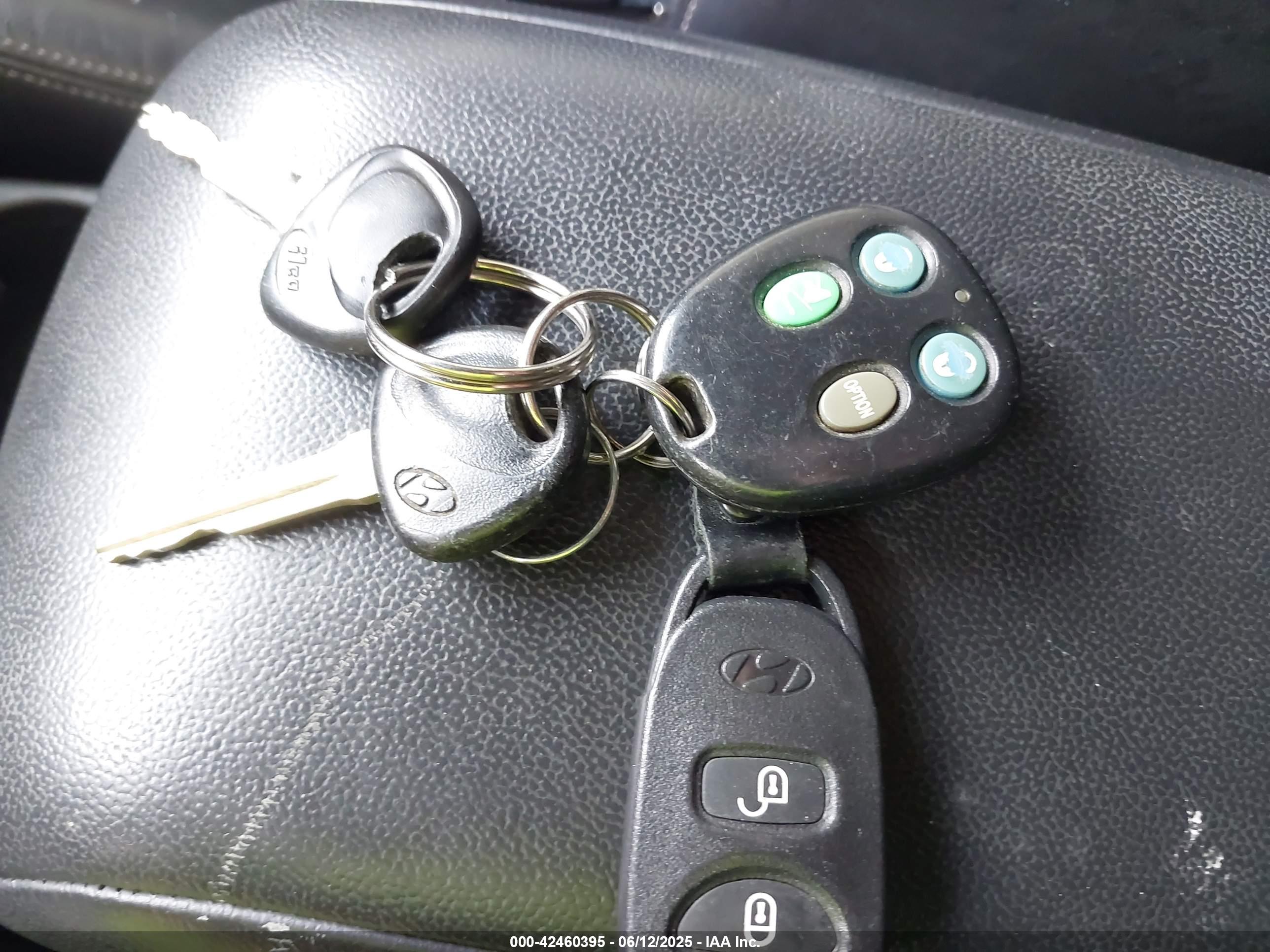HYUNDAI SANTA image 11