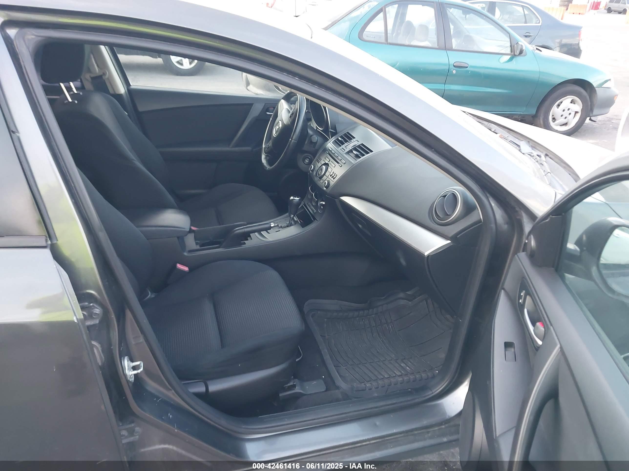 MAZDA MAZDA3 image 5