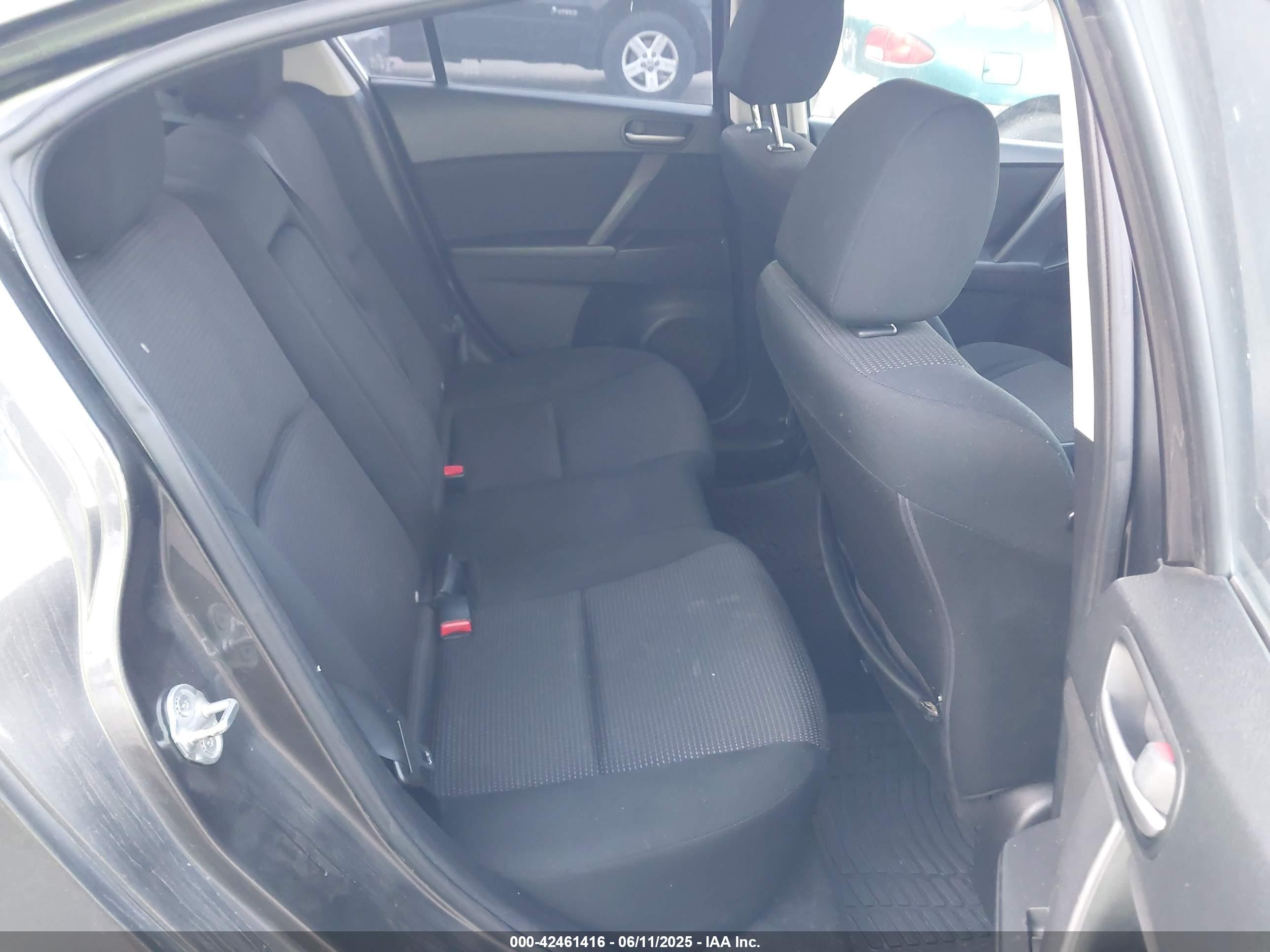 MAZDA MAZDA3 image 8