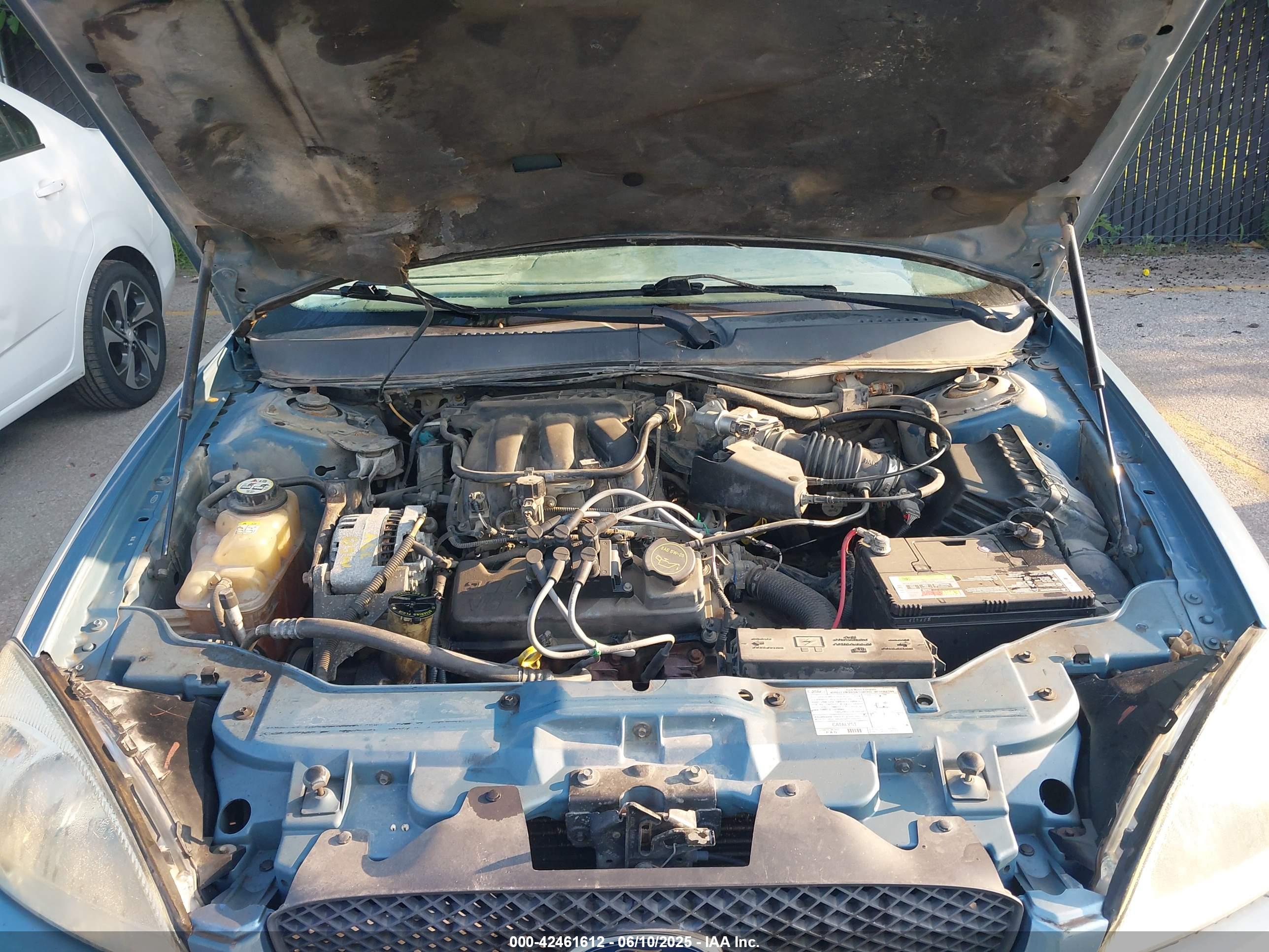 FORD TAURUS image 10