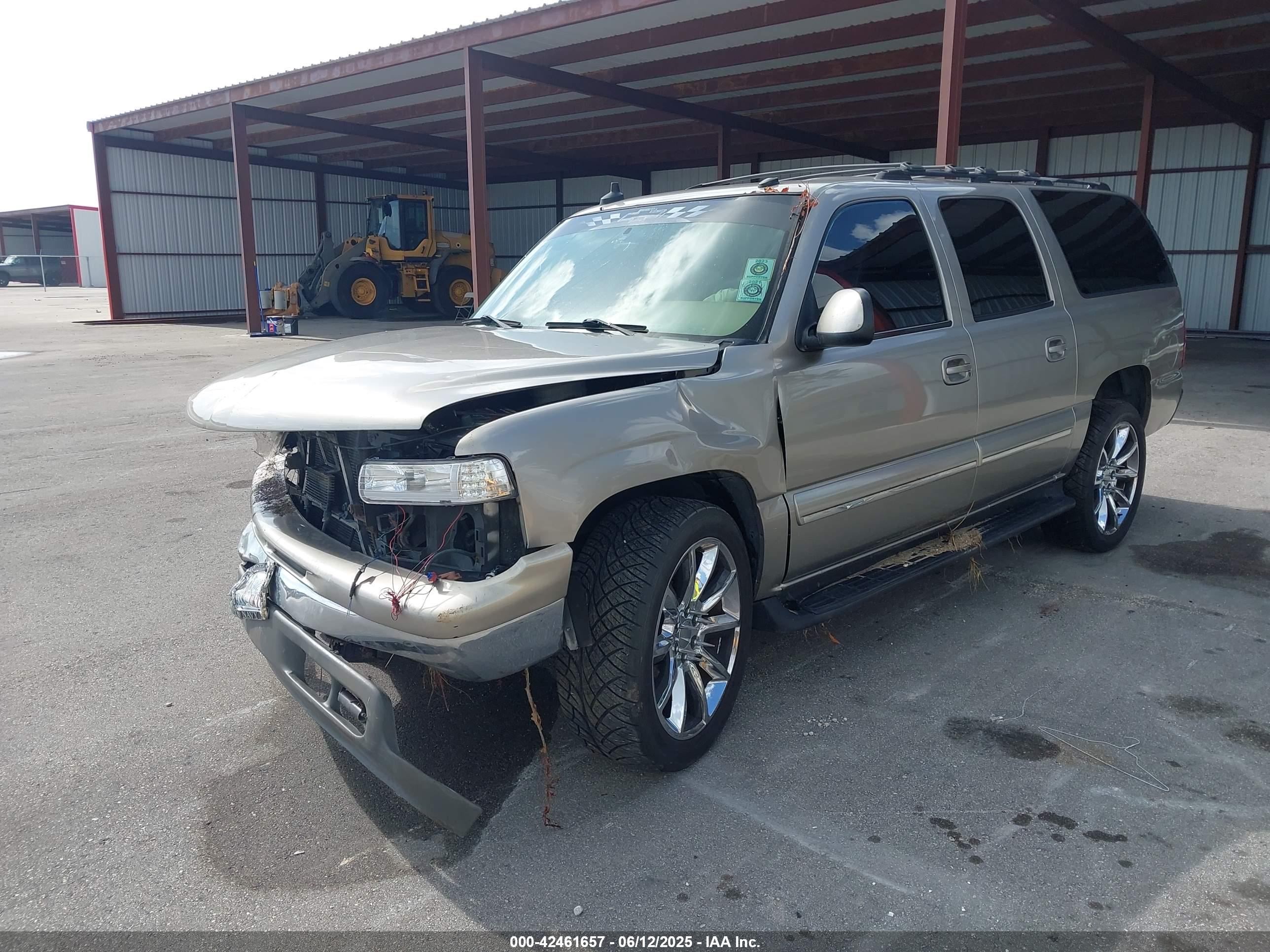 CHEVROLET SUBURBAN image 2