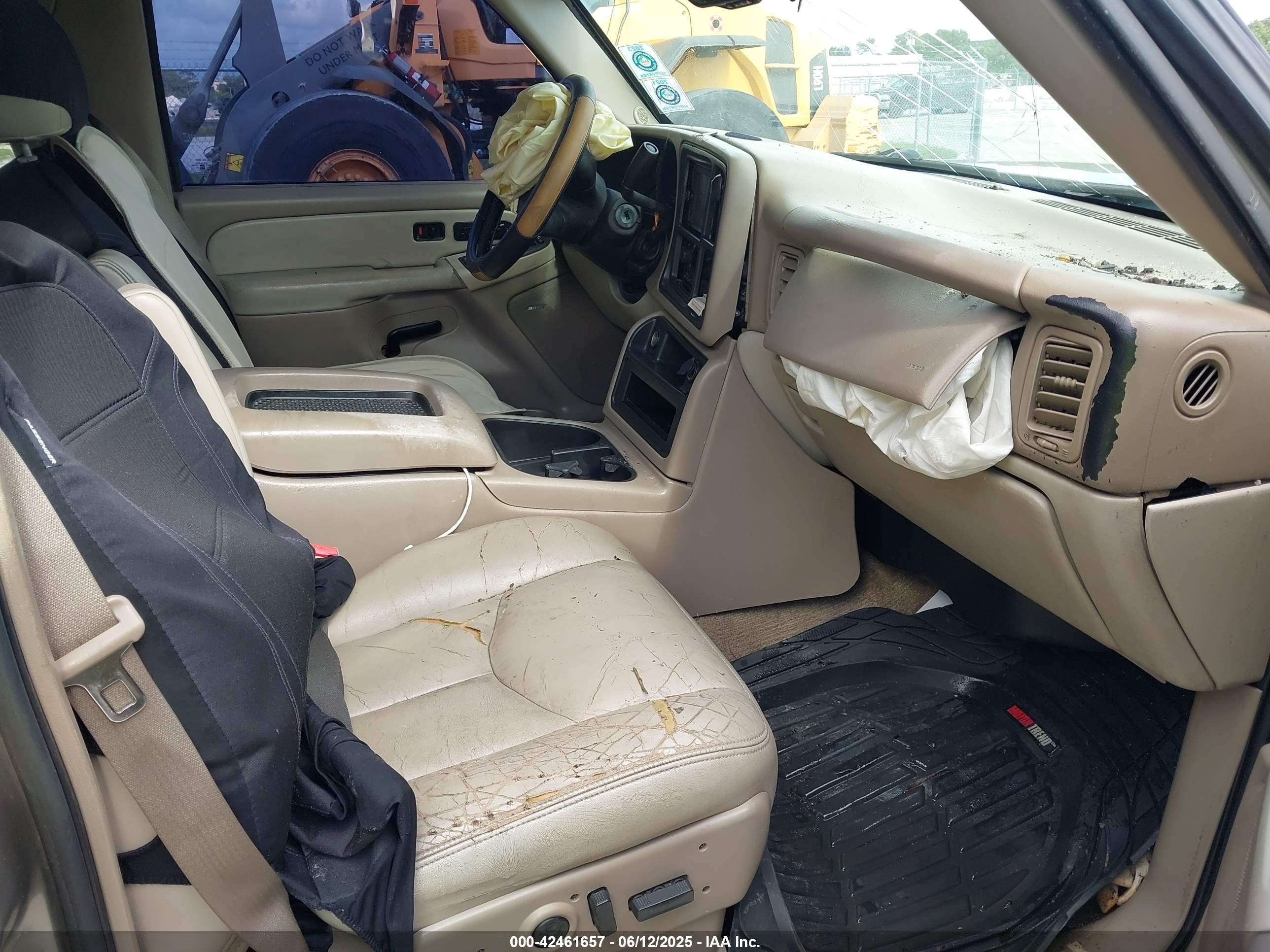 CHEVROLET SUBURBAN image 5