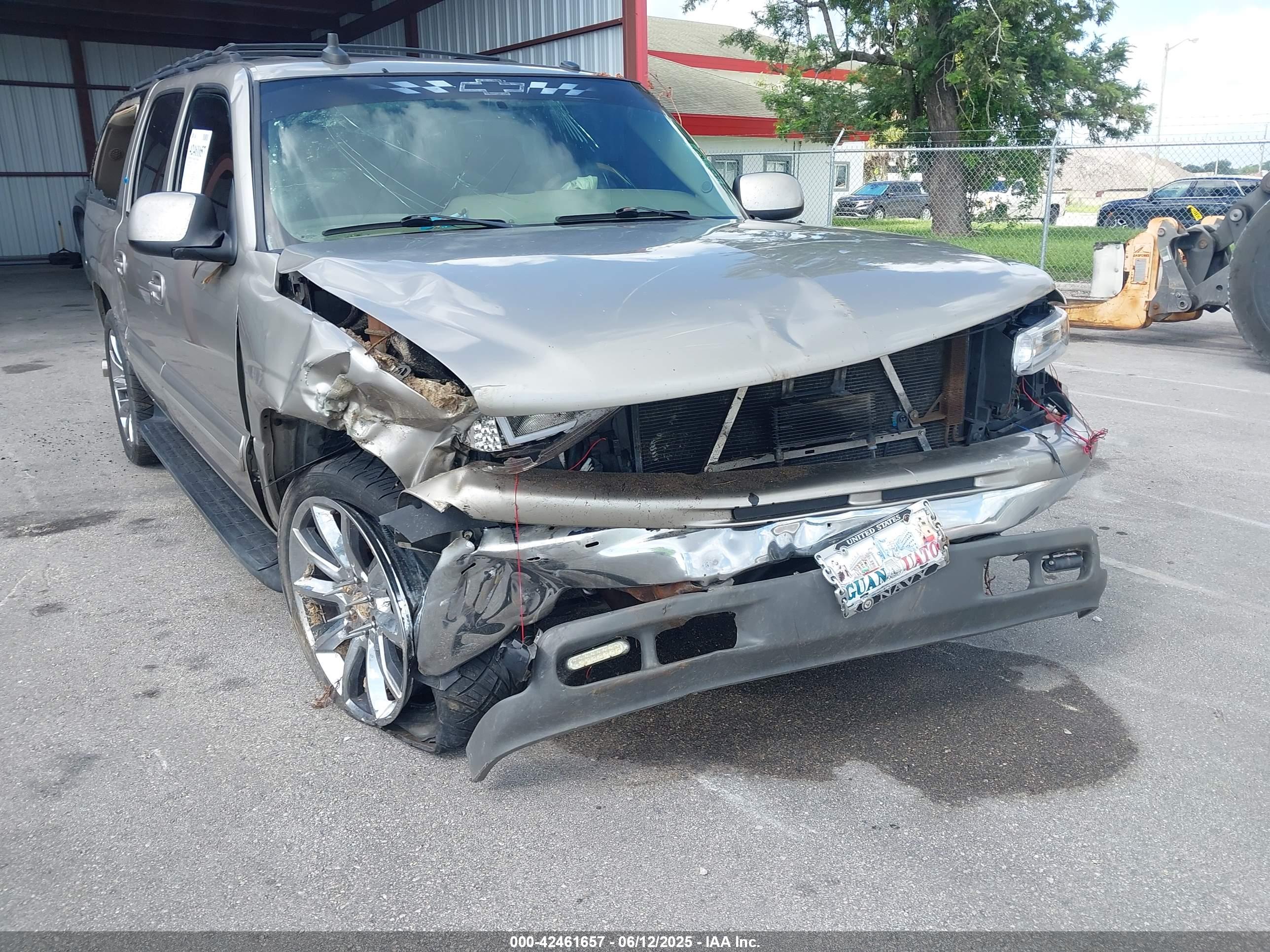 CHEVROLET SUBURBAN image 6
