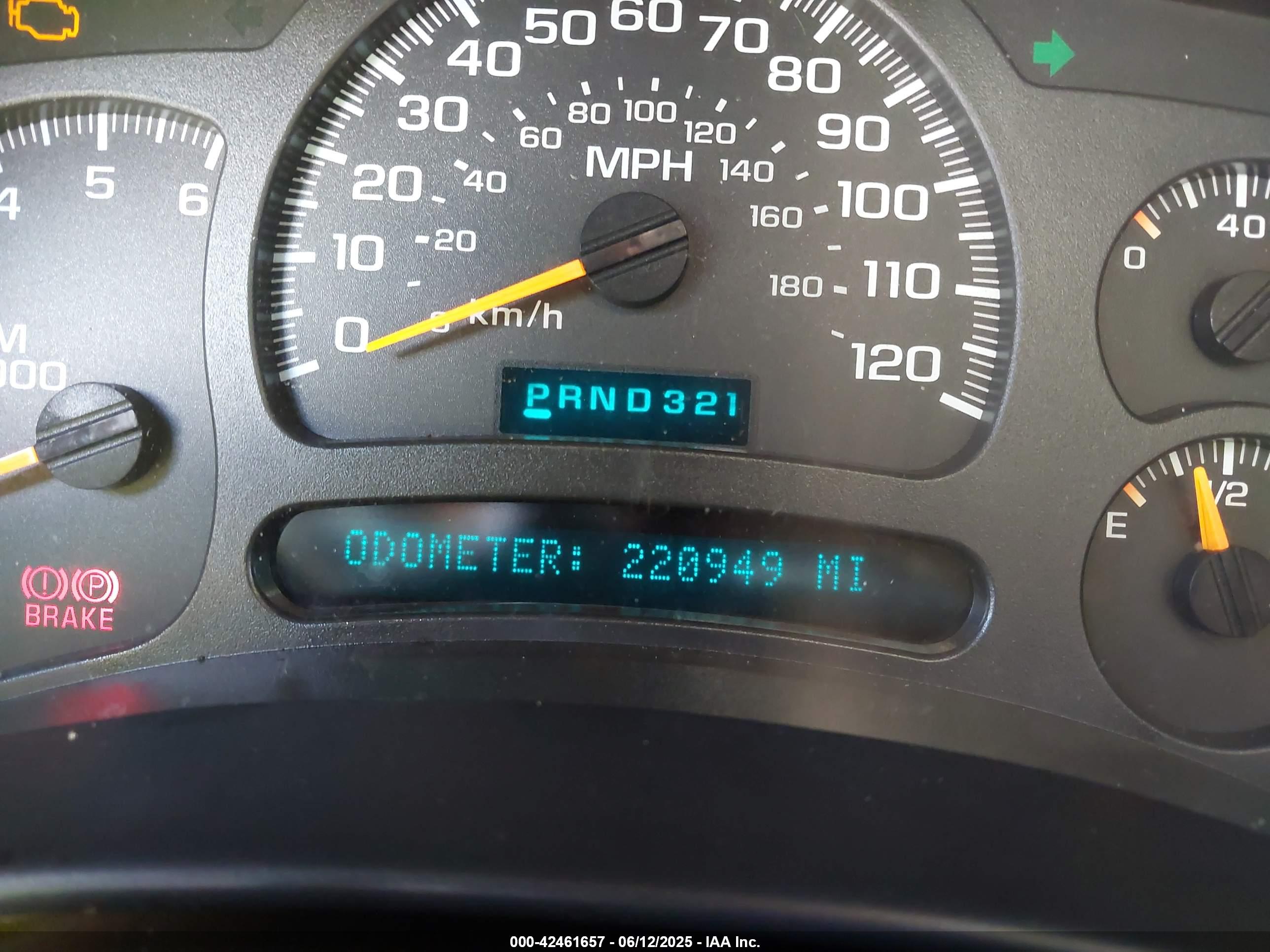 CHEVROLET SUBURBAN image 7