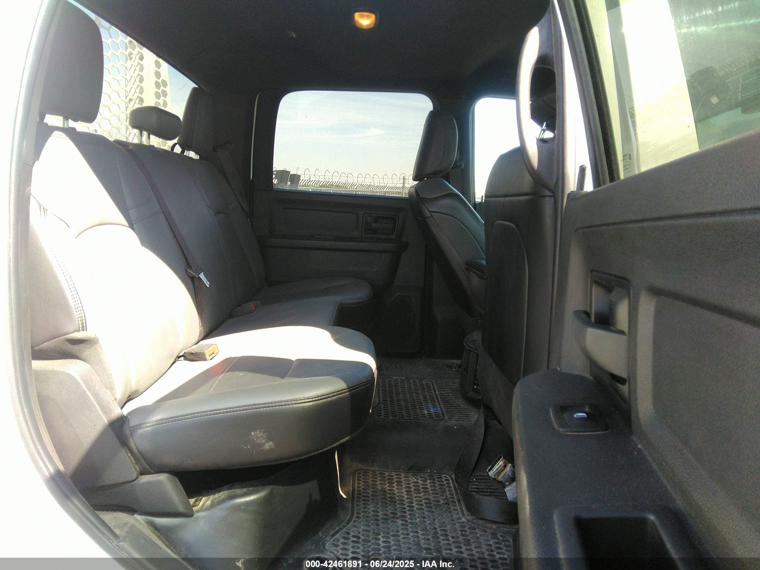 RAM 3500 image 8