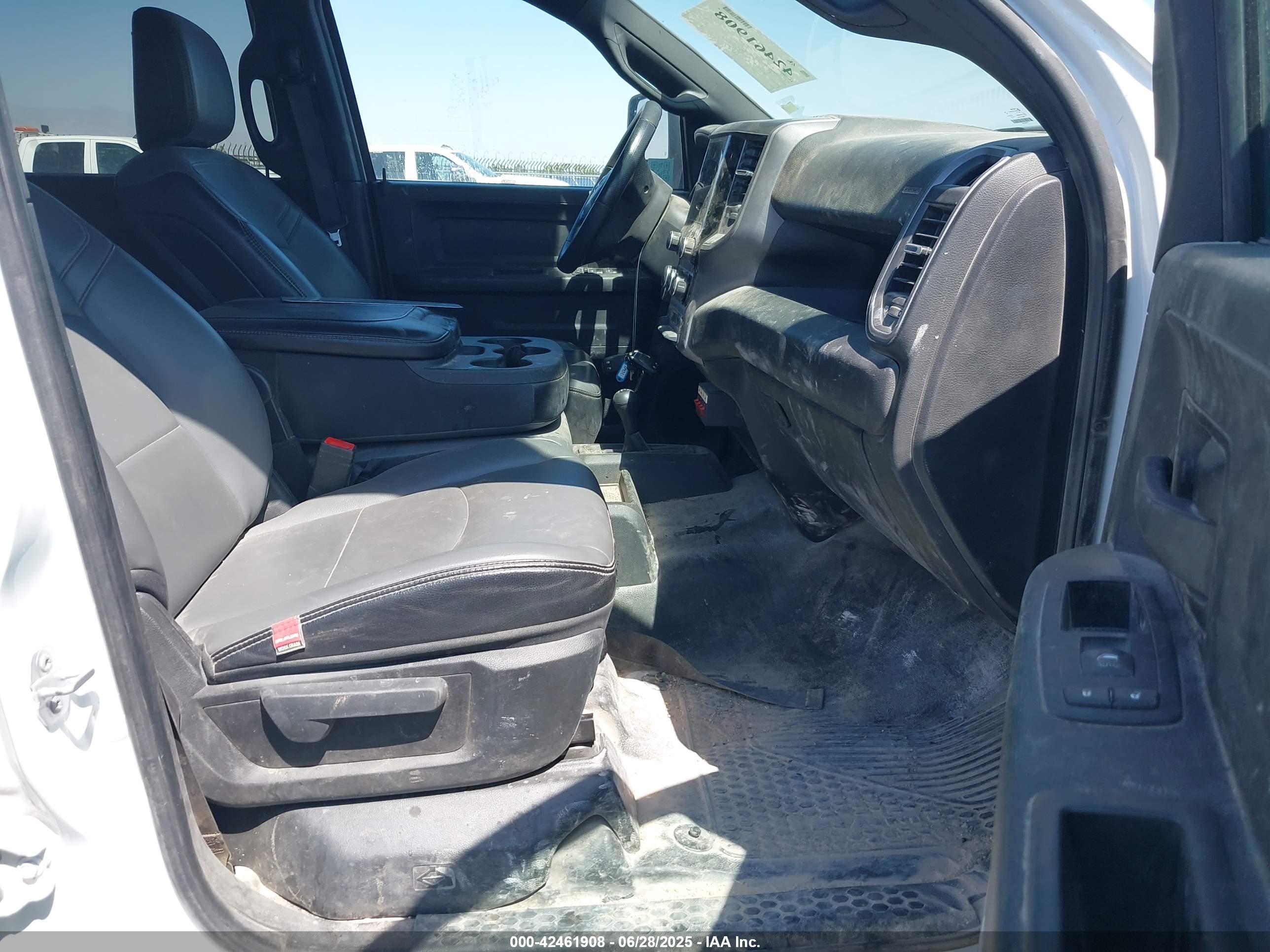 RAM 3500 image 8