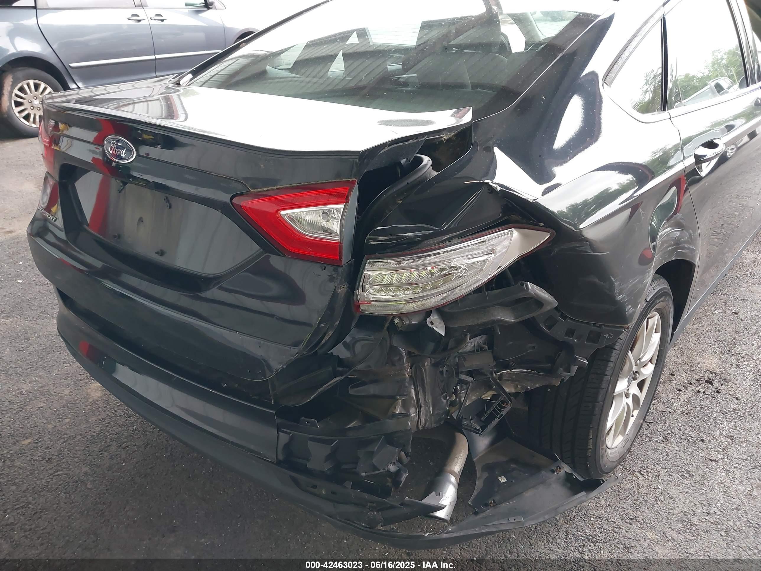 FORD FUSION image 6