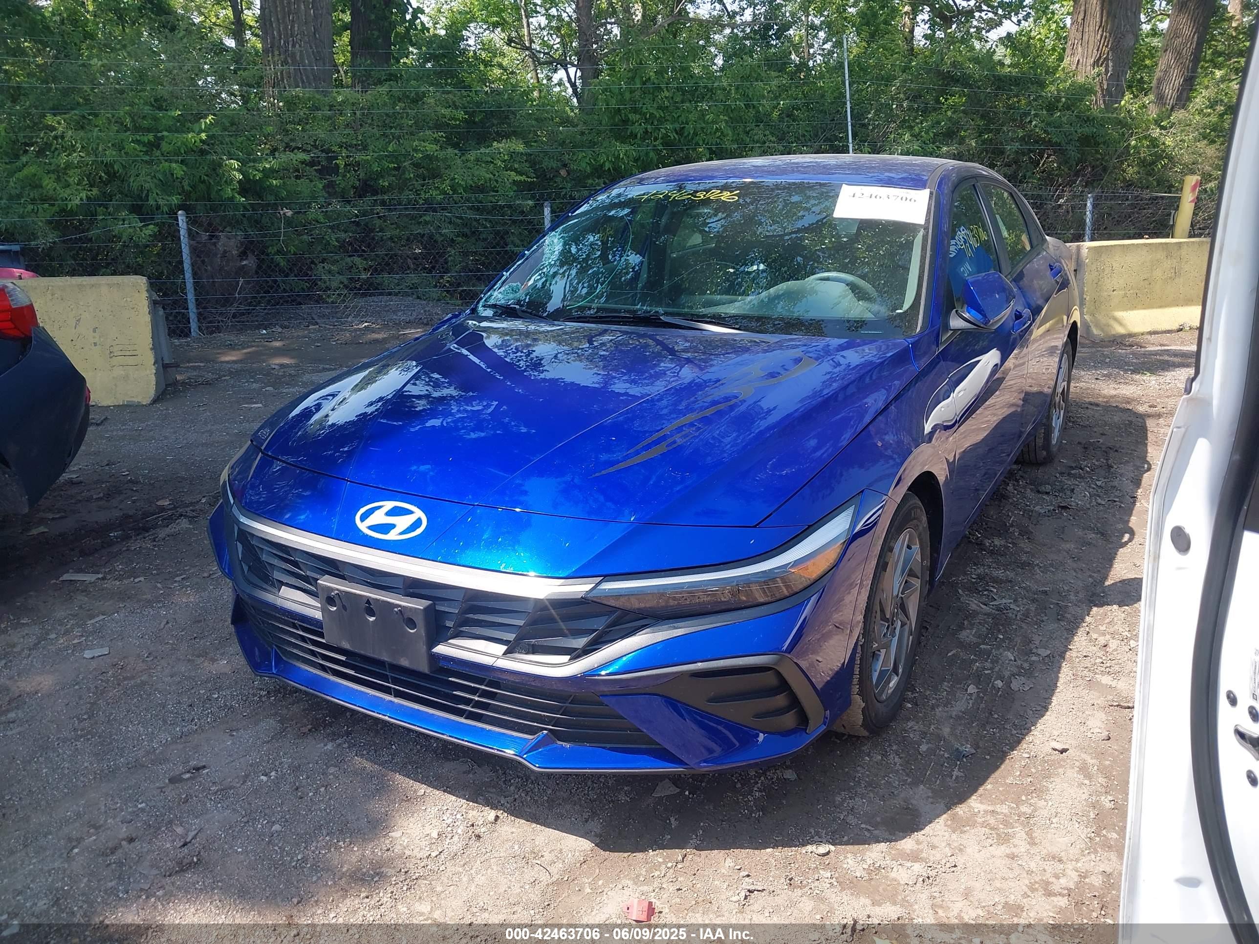 HYUNDAI ELANTRA image 2