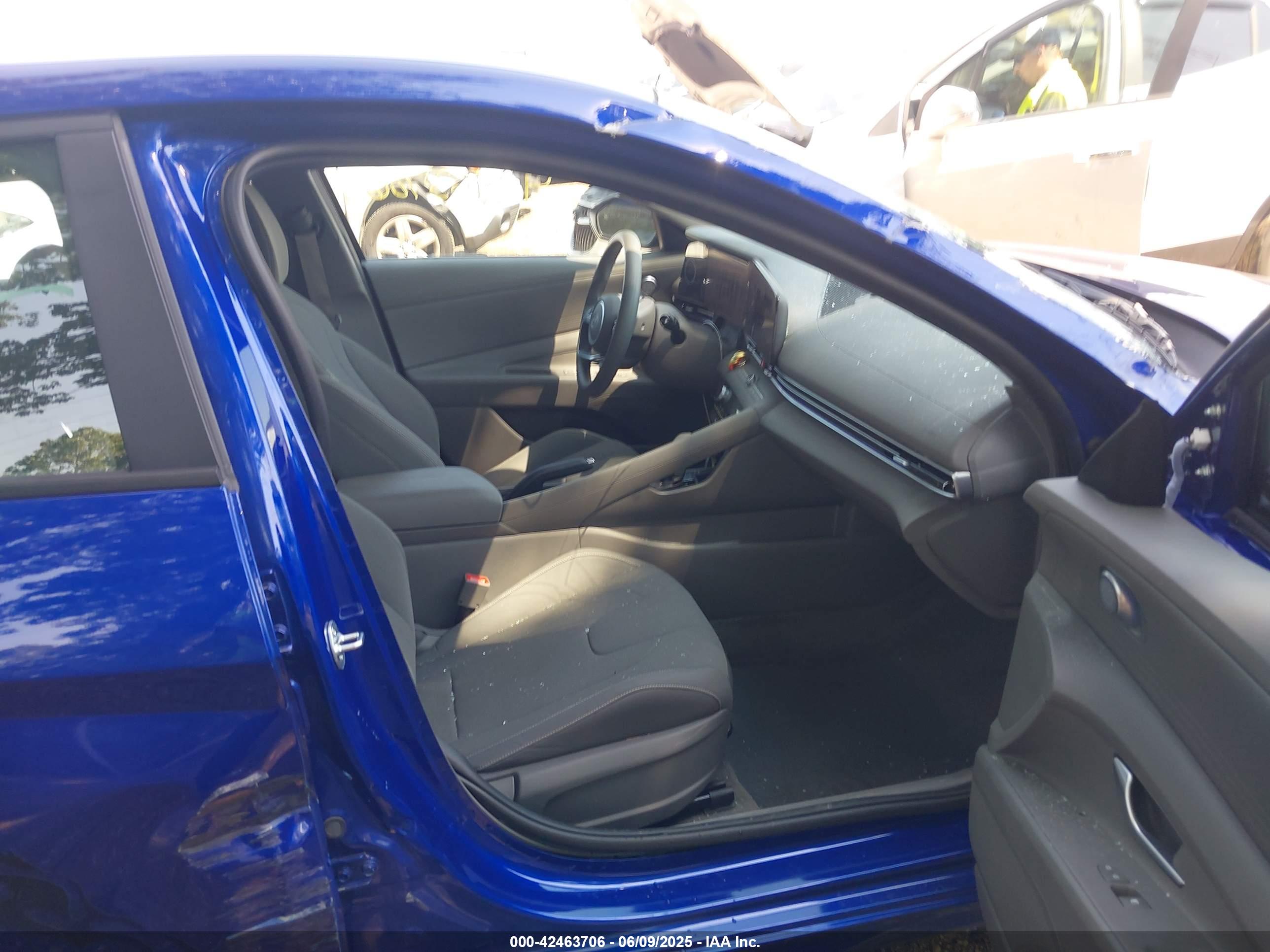 HYUNDAI ELANTRA image 5
