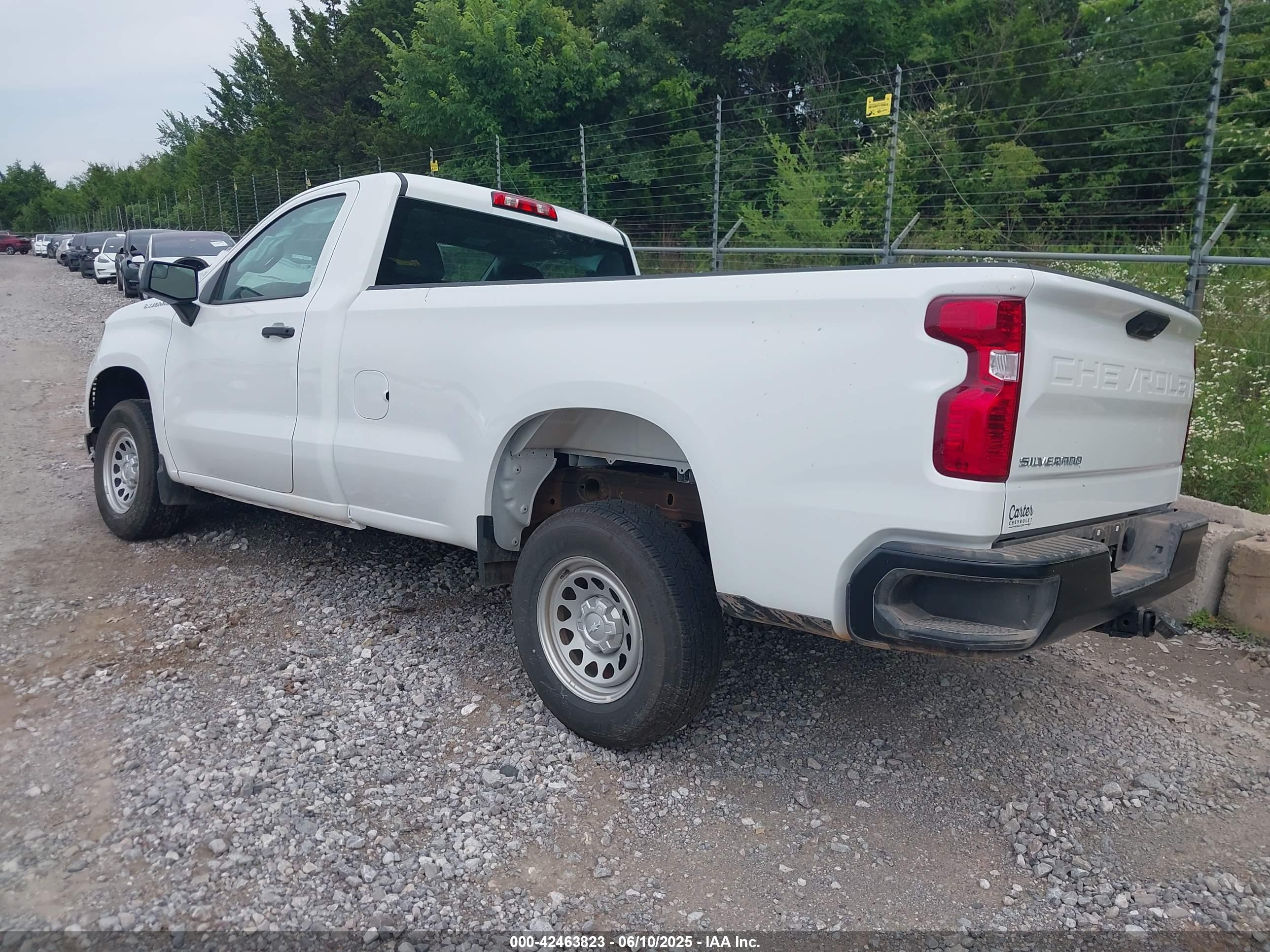 CHEVROLET SILVERADO image 3