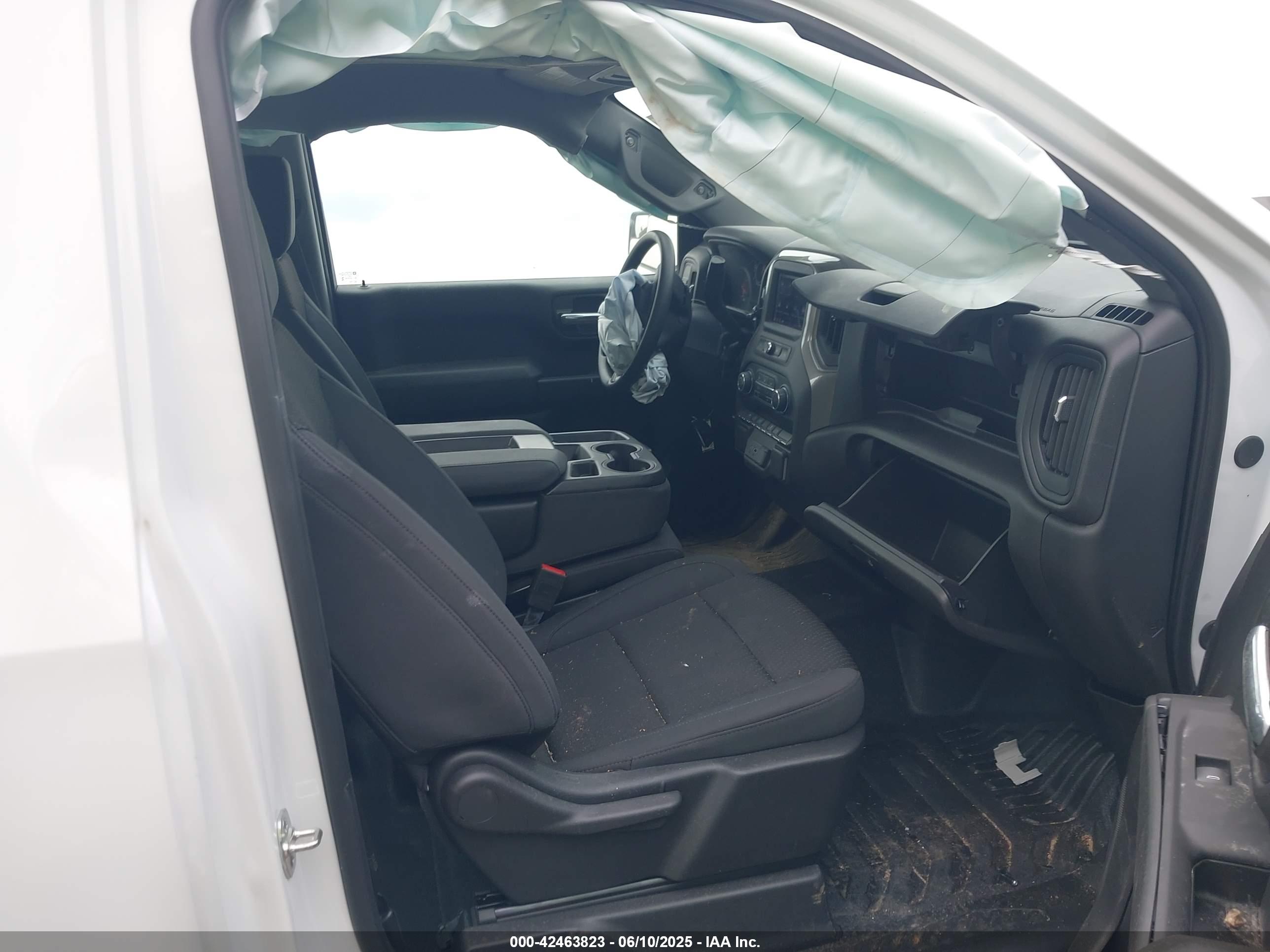 CHEVROLET SILVERADO image 5