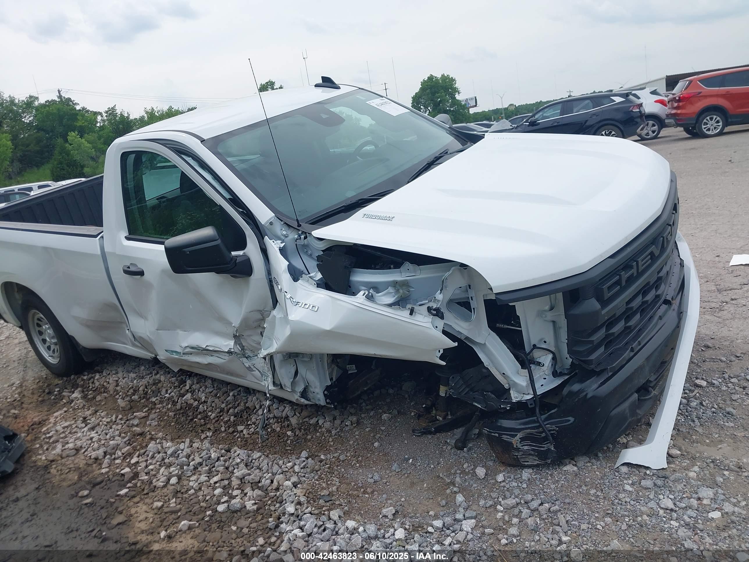 CHEVROLET SILVERADO image 6