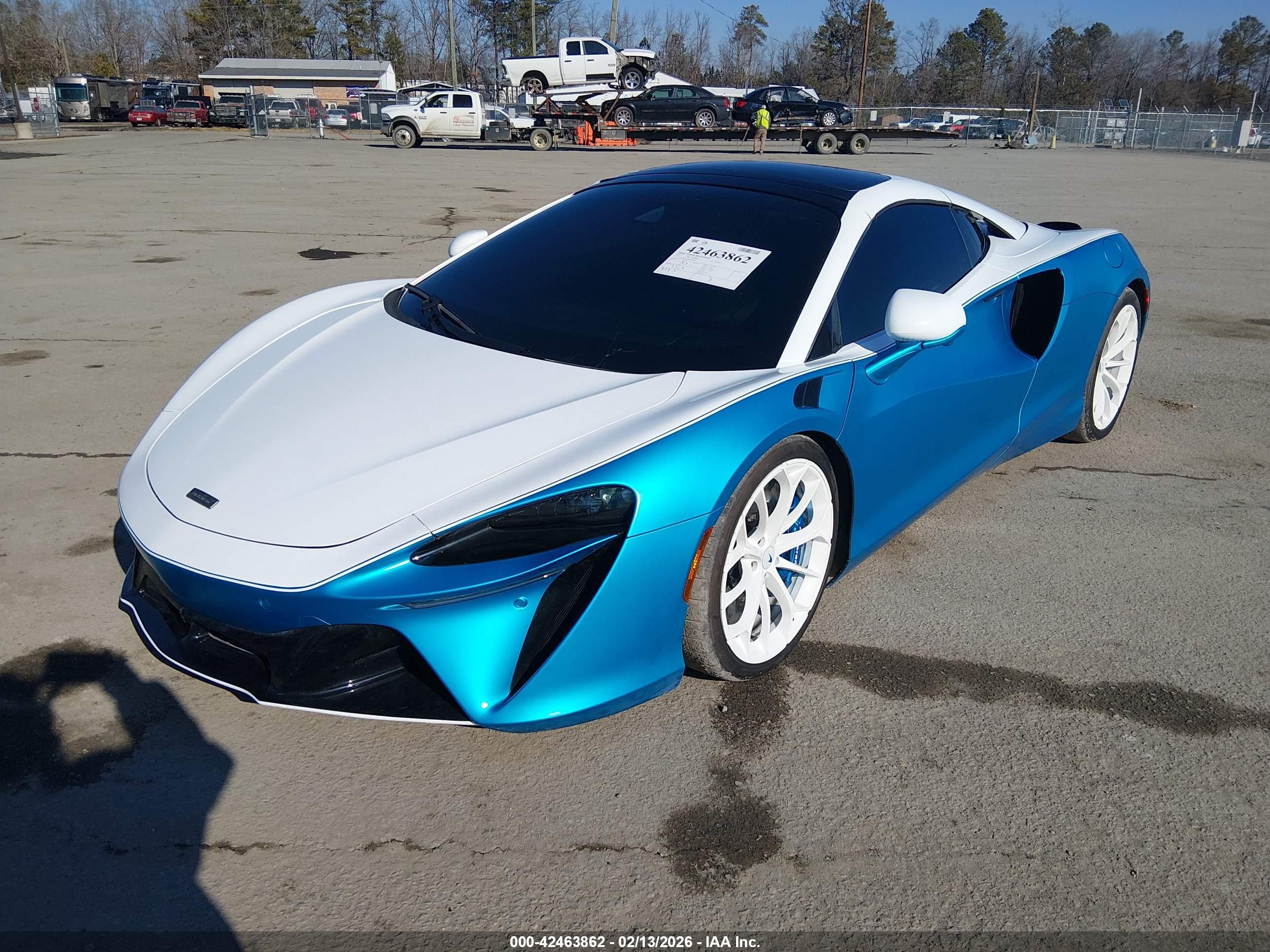 MCLAREN ARTURA image 2