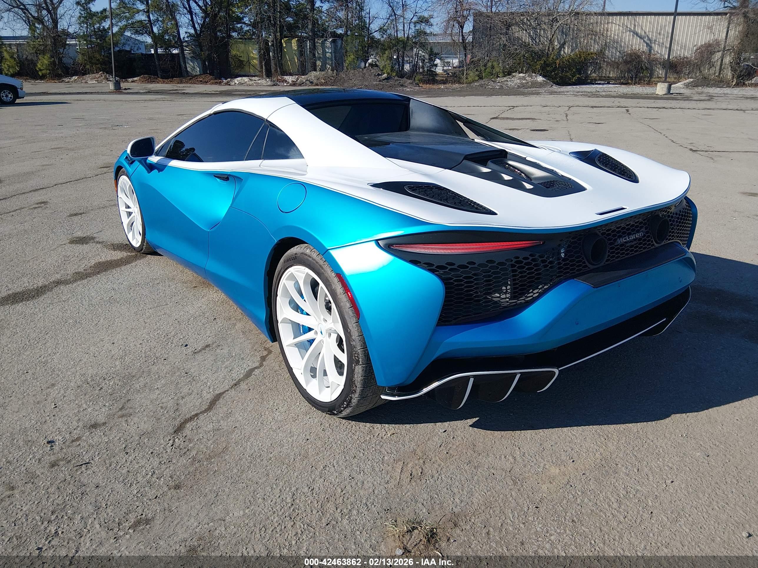 MCLAREN ARTURA image 3