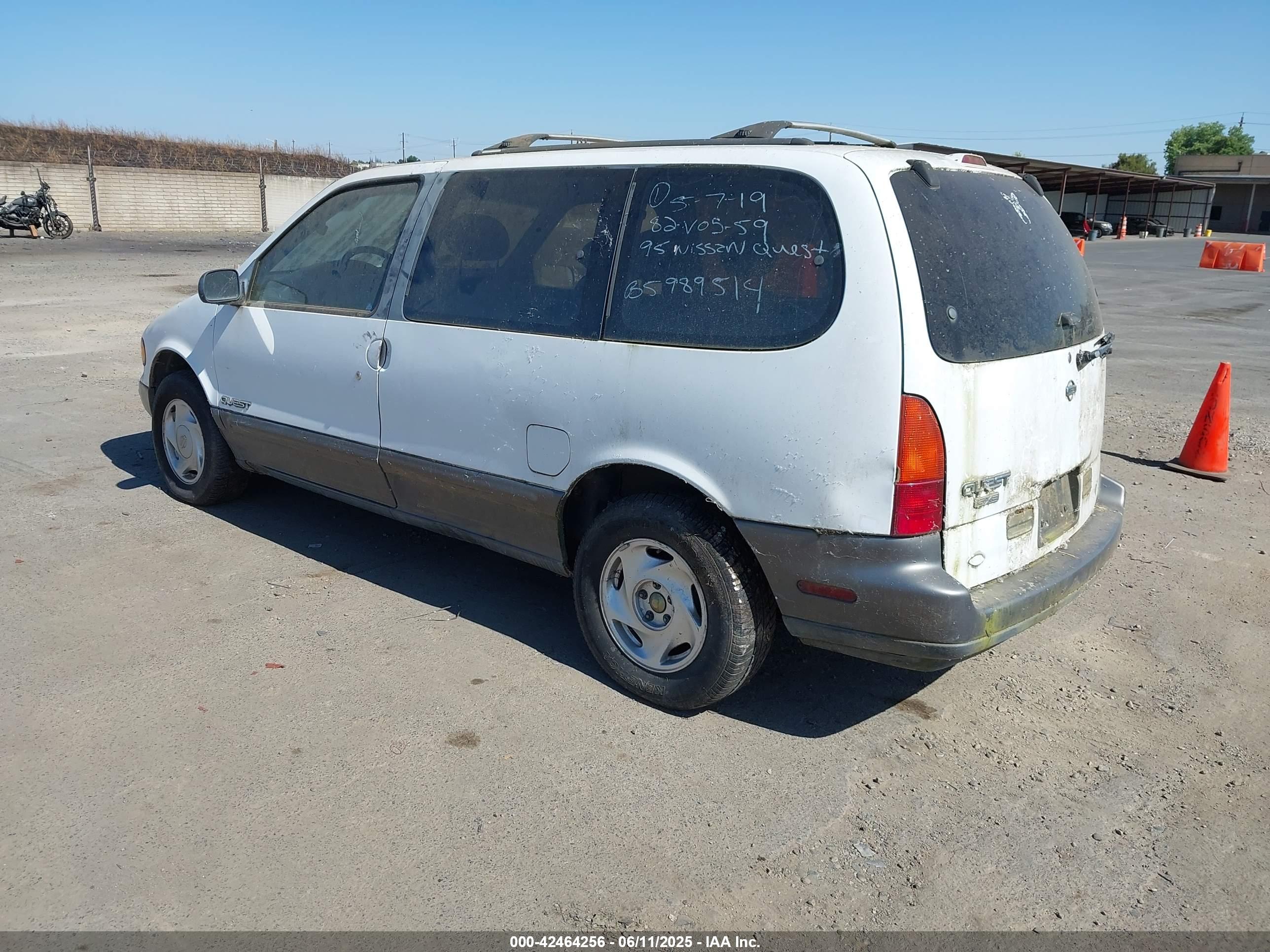 NISSAN QUEST image 3