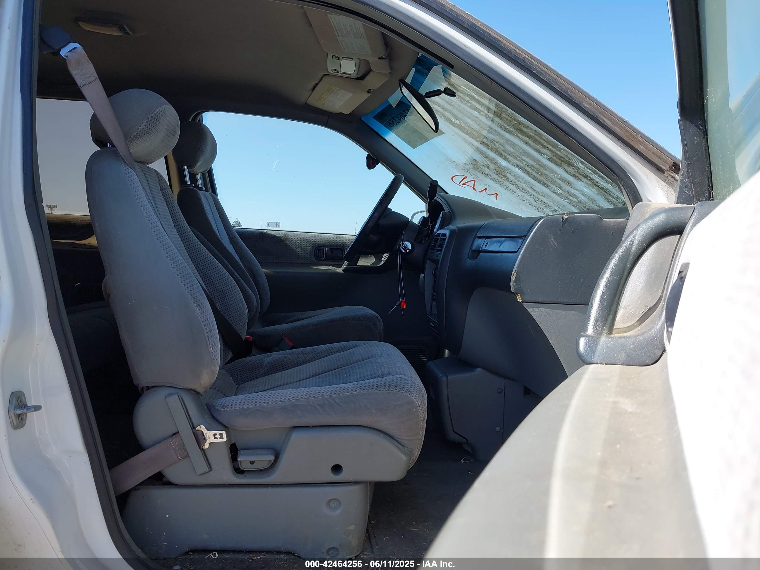 NISSAN QUEST image 5