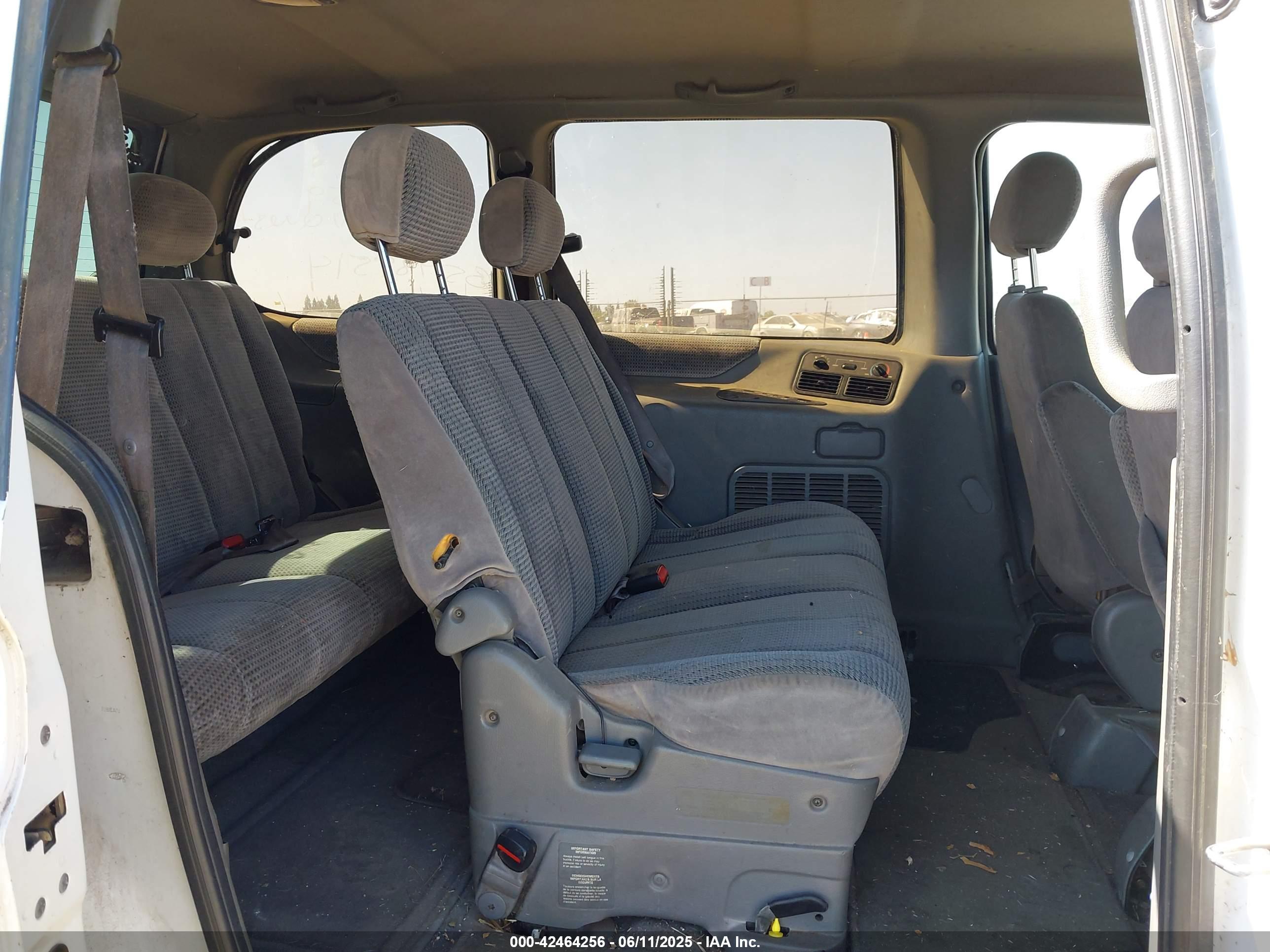 NISSAN QUEST image 8